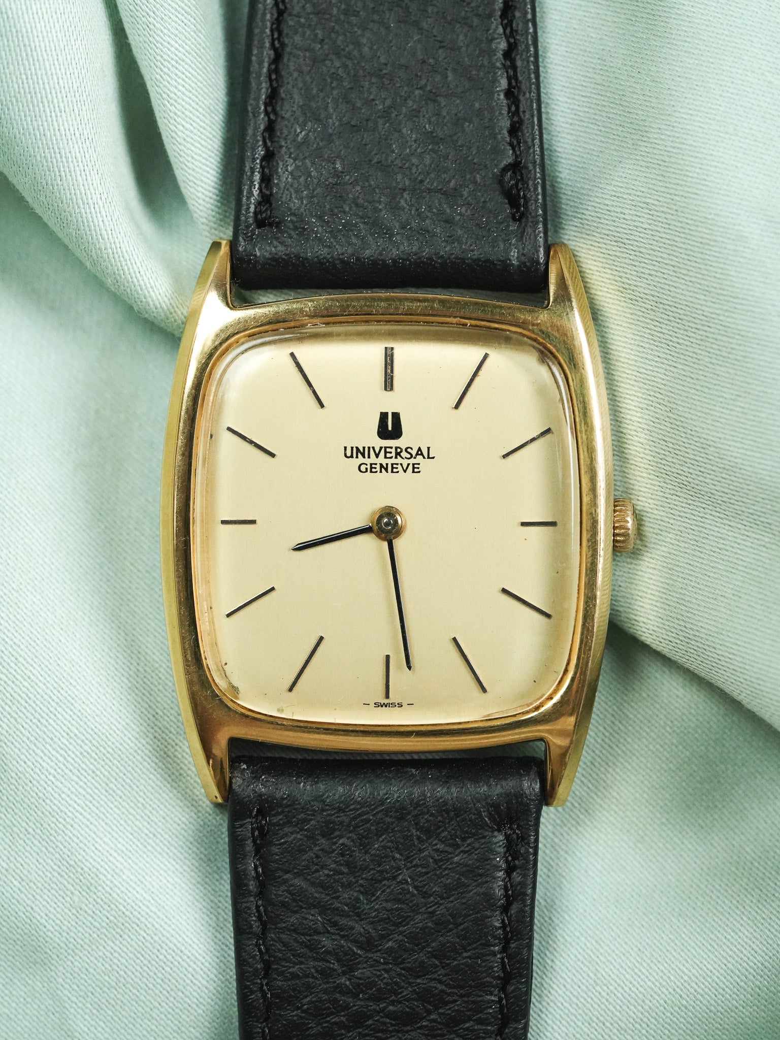 Universal Genève - Extra plate Manuel Tonneau Gold - 1970s