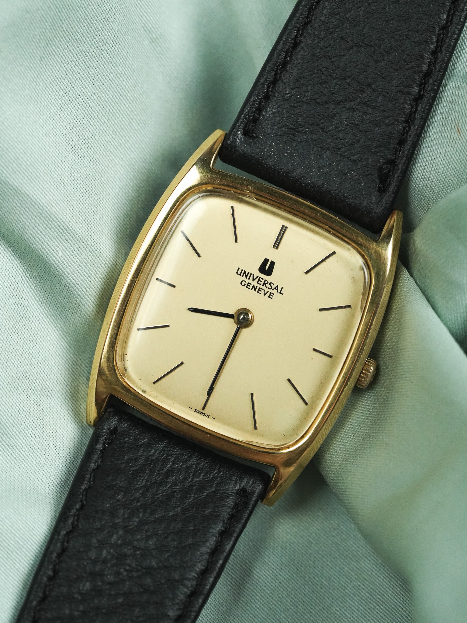 Universal Genève - Extra plate Manuel Tonneau Gold - 1970s