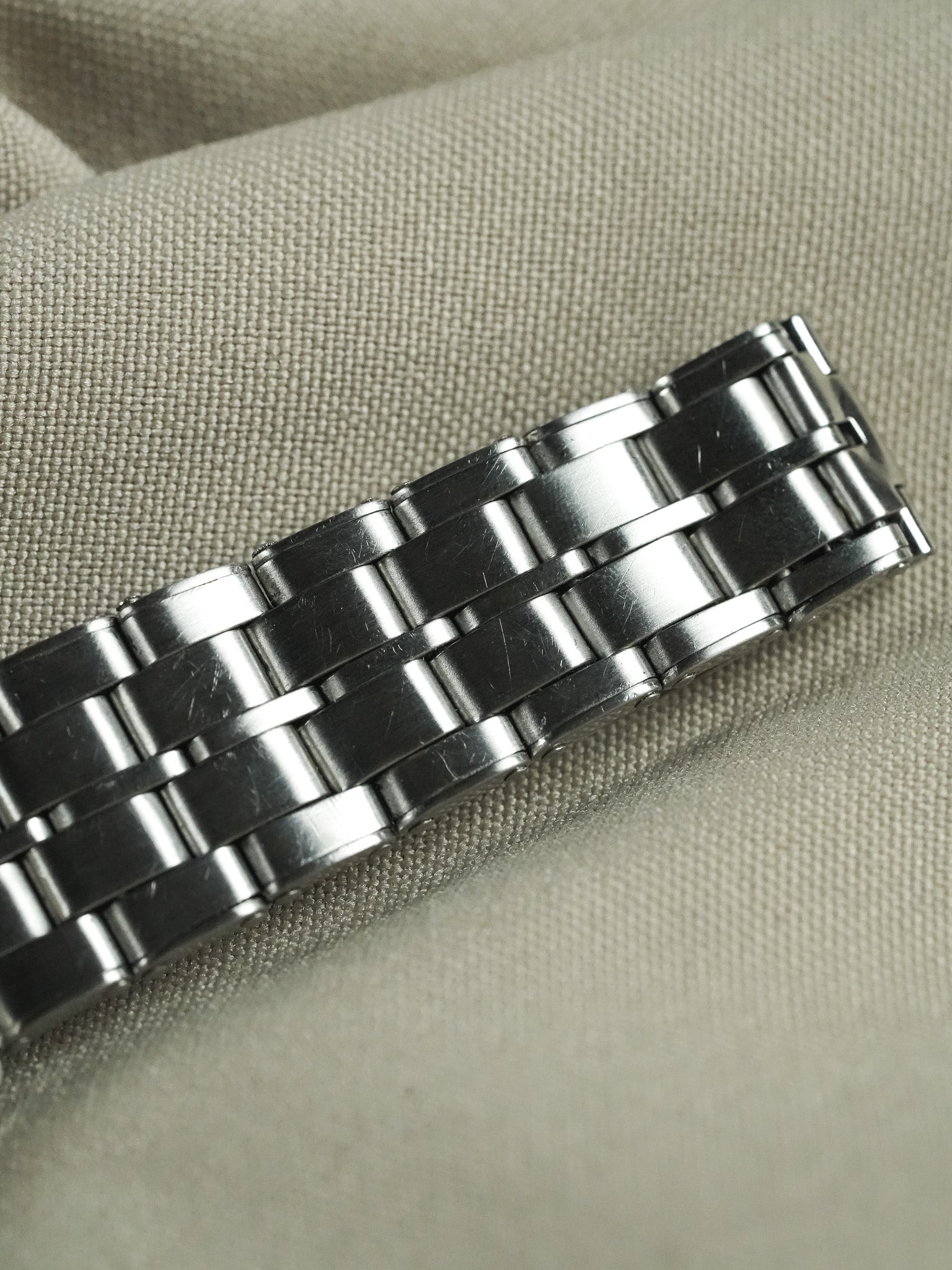 Omega - Constellation C-Shape 168.029 Gerald Genta White Gold Bezel Linen Dial - 1967