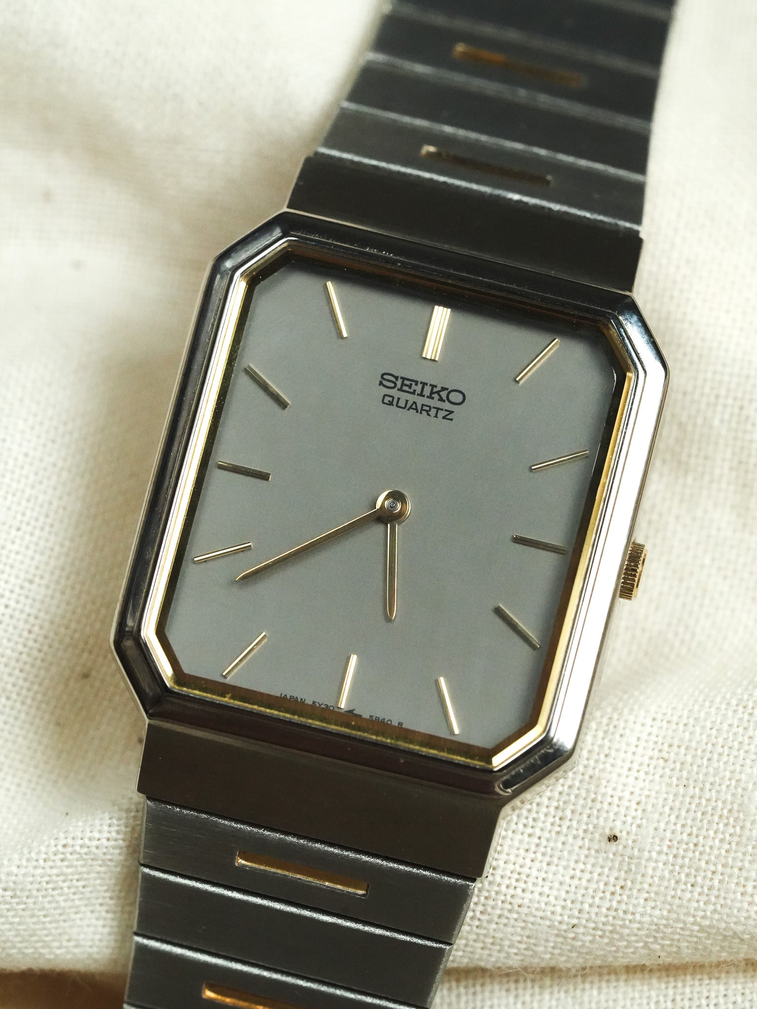 Seiko - Tank Royal Acier Gris Or bracelet intégré - 1997