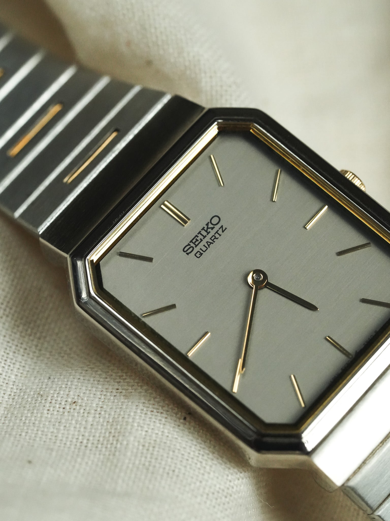 Seiko - Tank Royal Acier Gris Or bracelet intégré - 1997