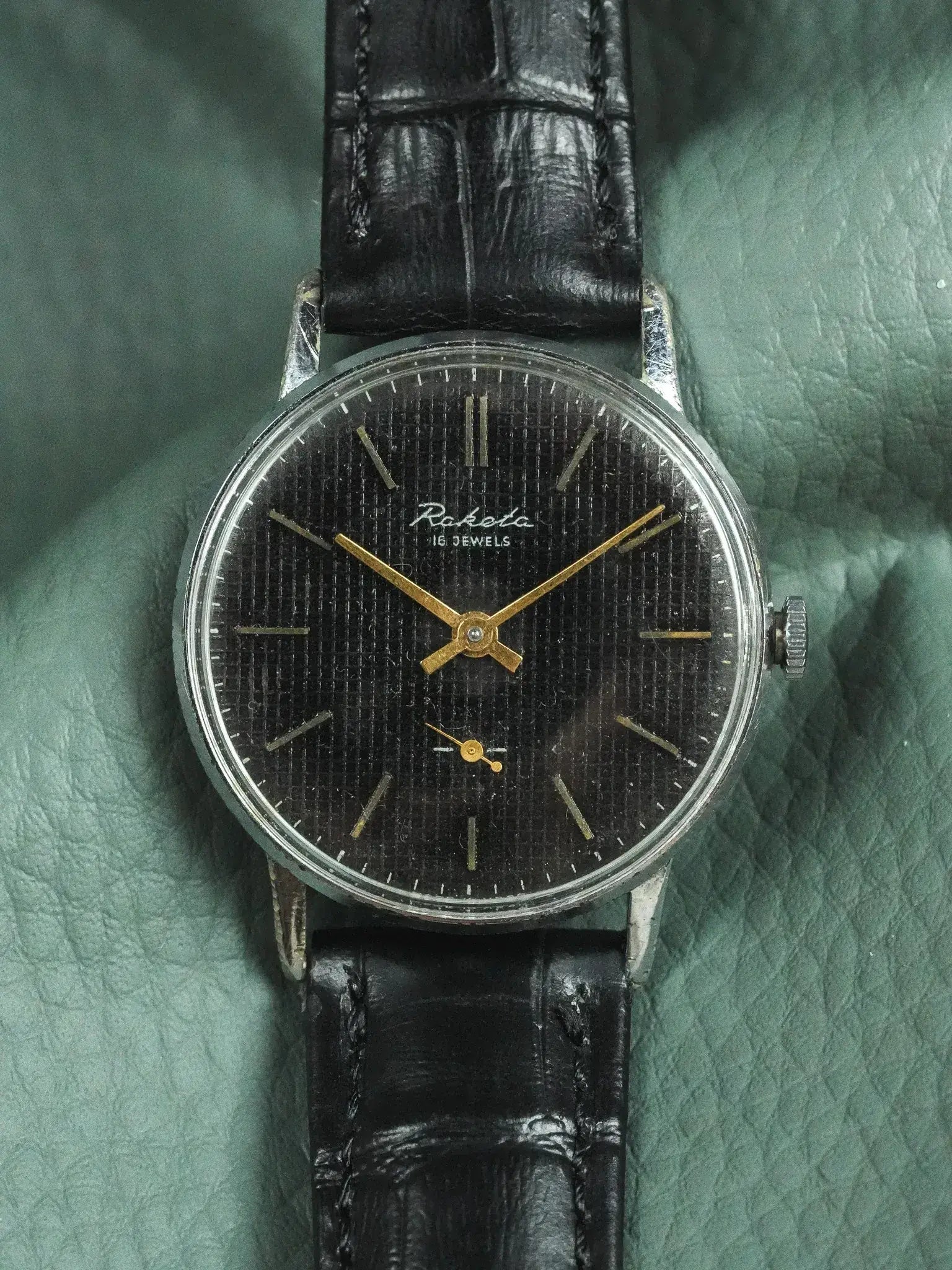 Raketa - Nid d'abeilles Noir Petite-seconde OR - 1960s