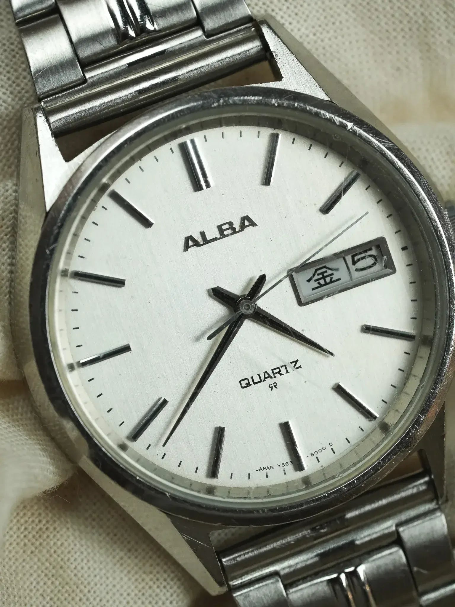 ALBA vintage quartz watch with silver dial, day-date window, and steel bracelet