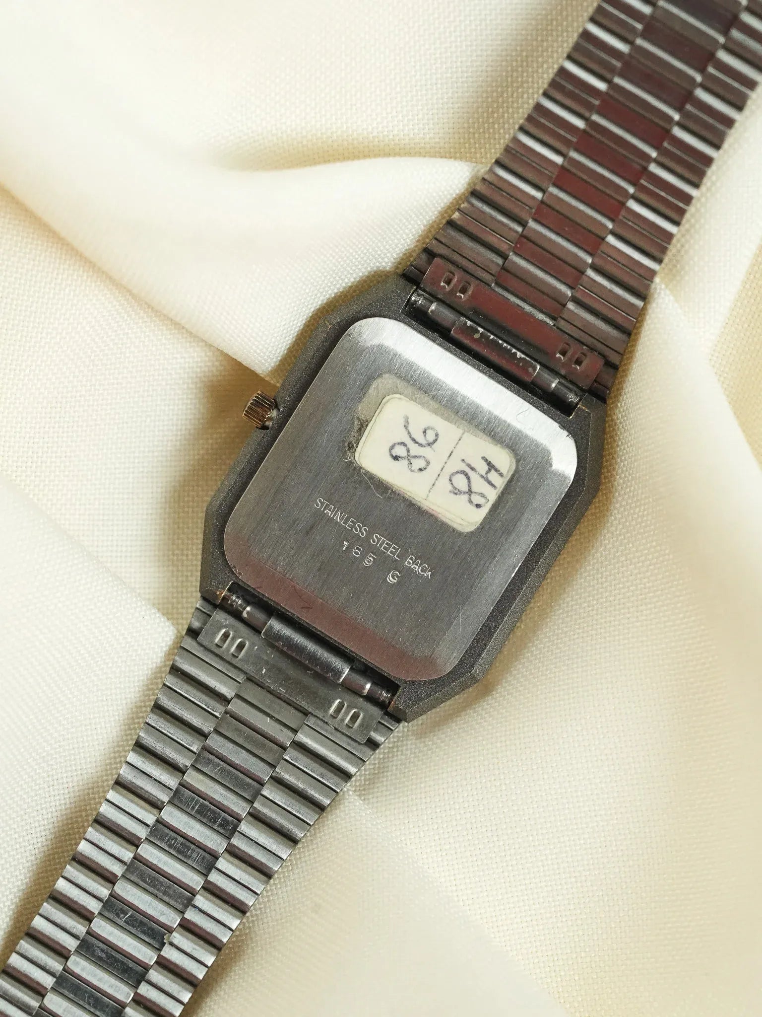 Alexia - Tonneau Gris mat Cadran gris or quadrillé - NOS - 1980s - Atelier Victor