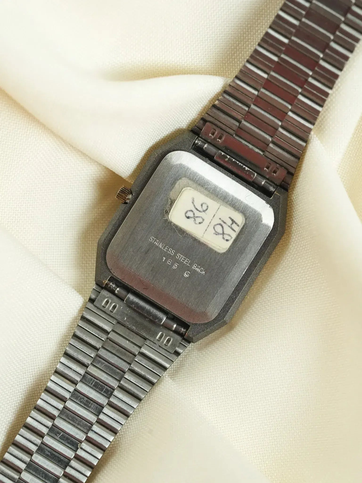 Alexia - Tonneau Gris mat Cadran gris or quadrillé - NOS - 1980s - Atelier Victor