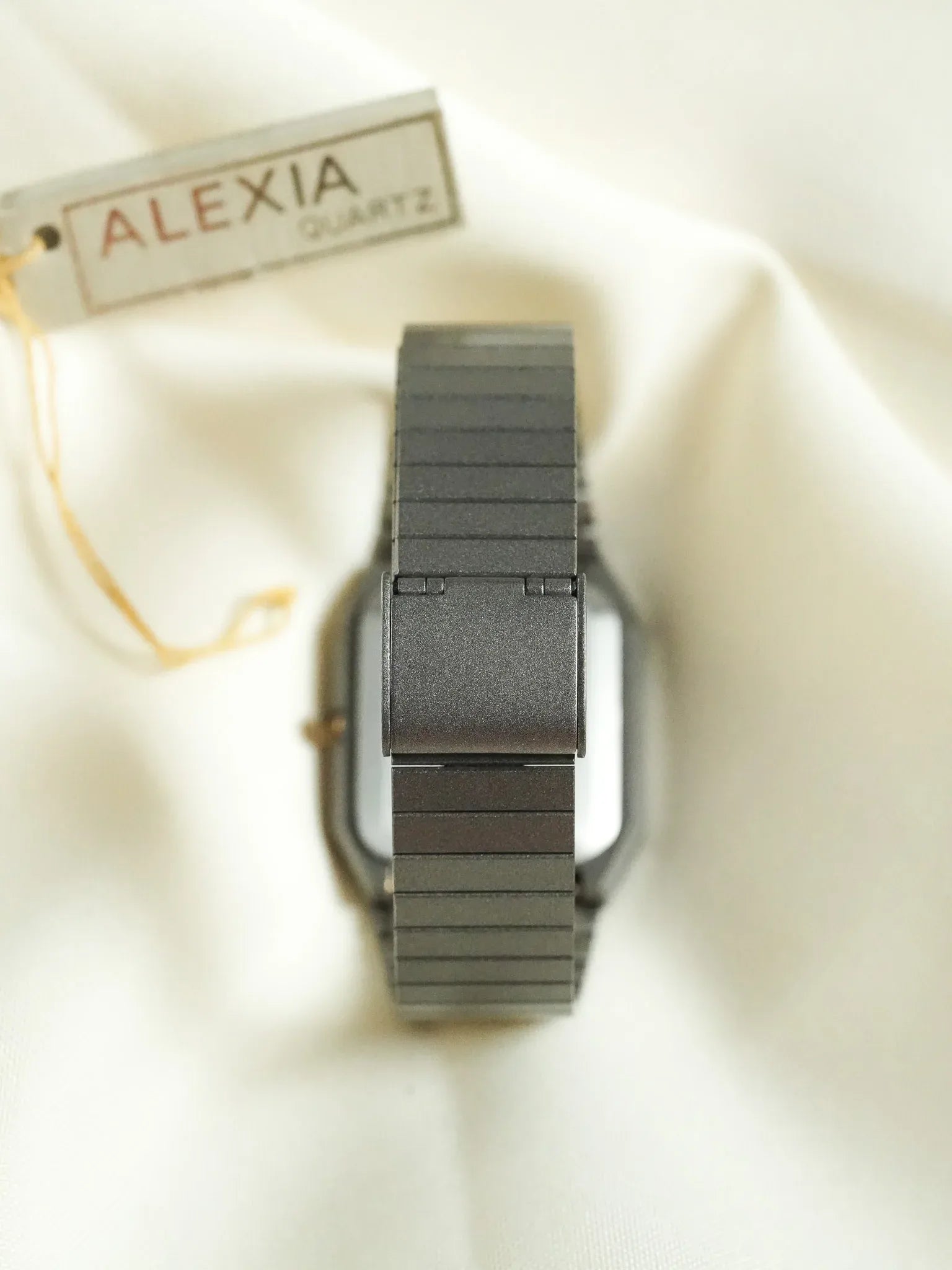 Alexia - Tonneau Gris mat Cadran gris or quadrillé - NOS - 1980s - Atelier Victor