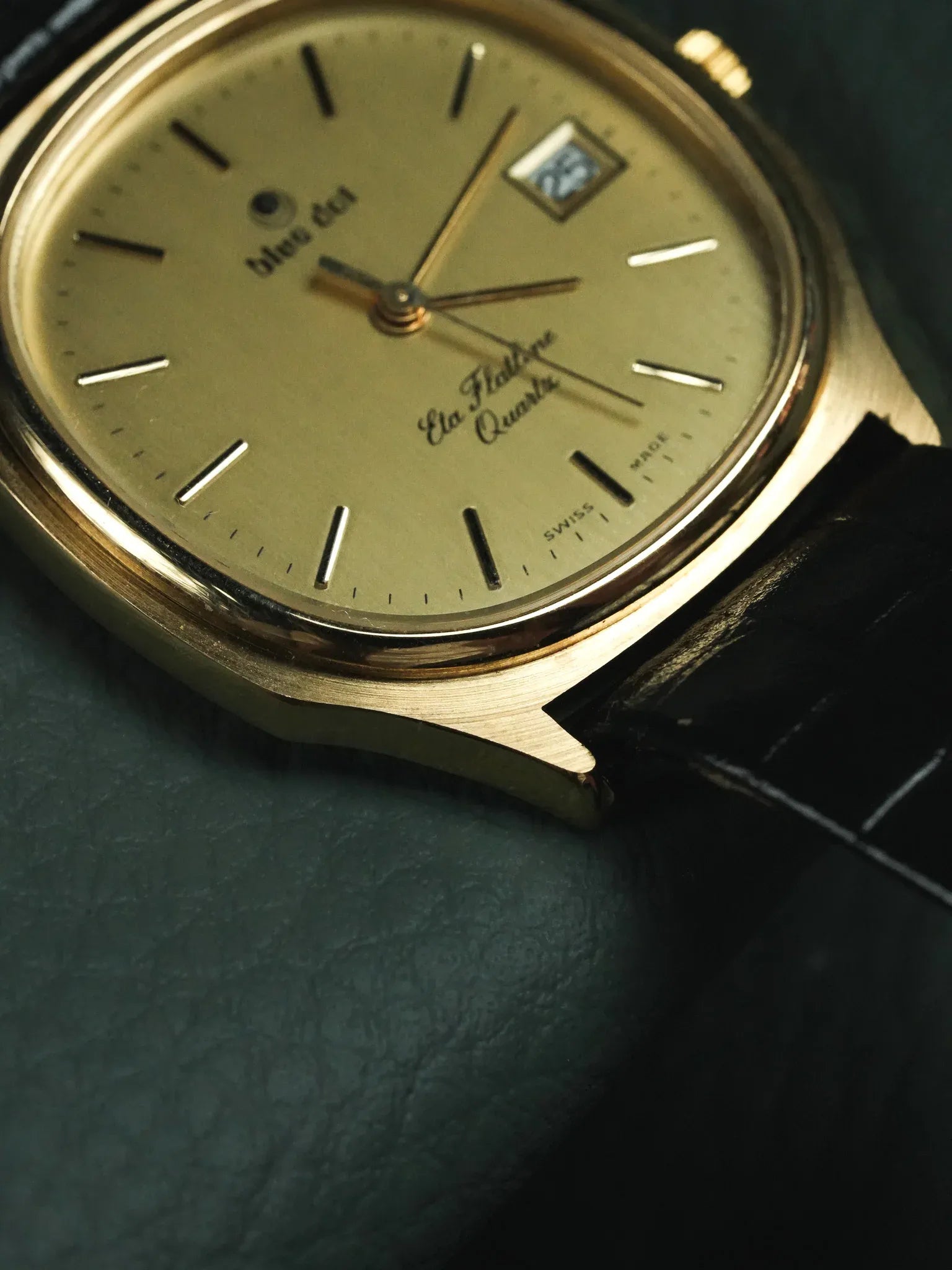 Blue Dot - Tonneau Or Eta Flatline Quartz - NOS - 1990s - Atelier Victor