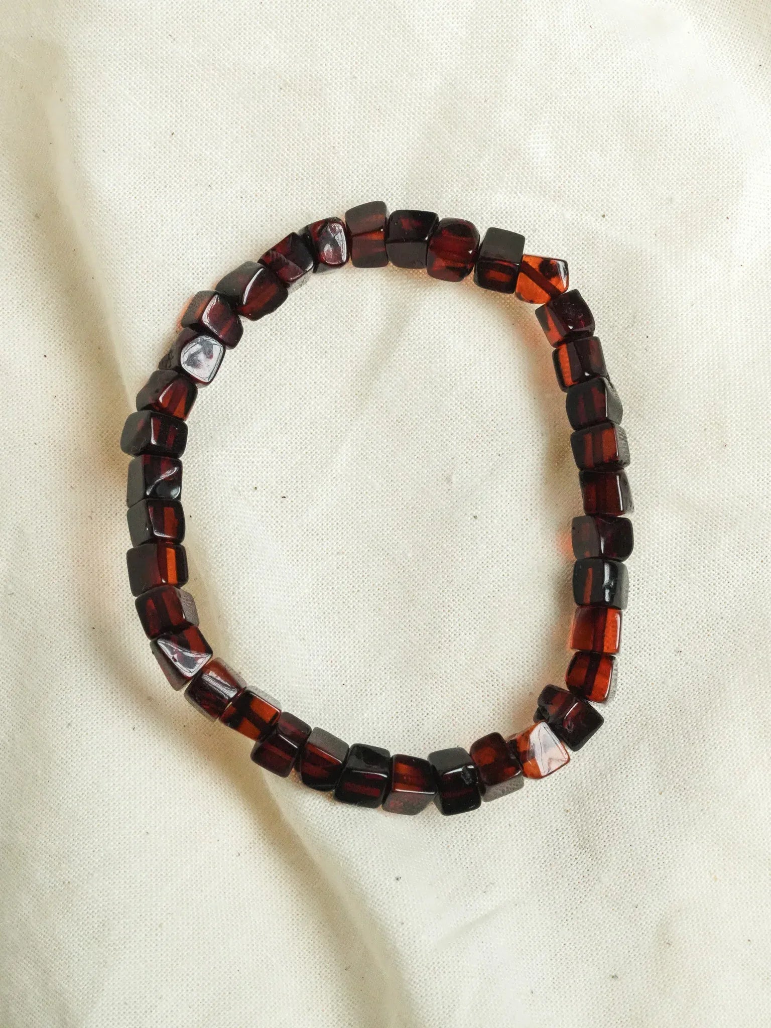 Bracelet en Ambre Baltique naturel - Carré Cognac - Atelier Victor