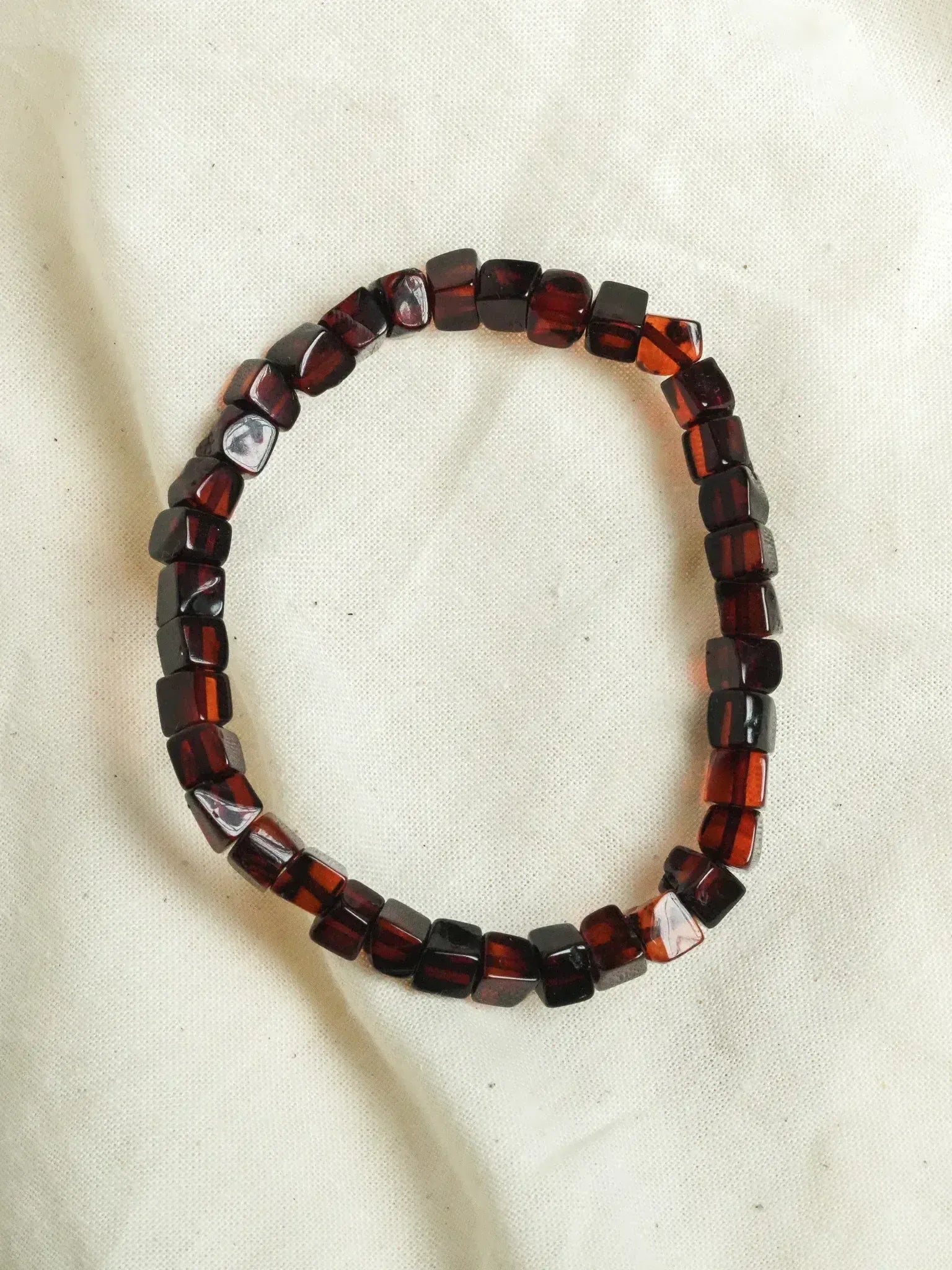 Bracelet en Ambre Baltique naturel - Carré Cognac - Atelier Victor