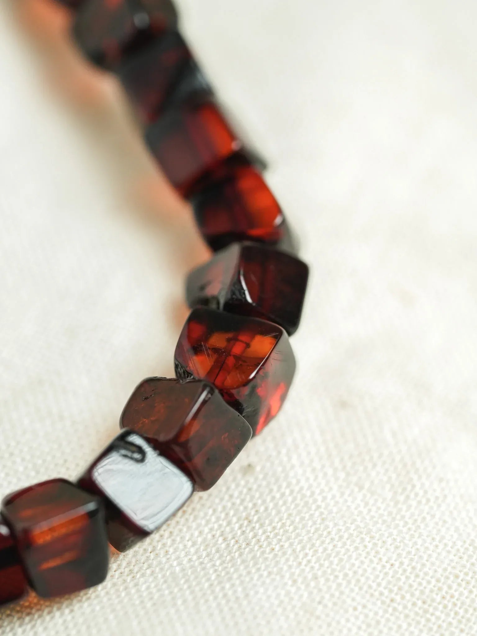 Bracelet en Ambre Baltique naturel - Carré Cognac - Atelier Victor - Vintage Shop