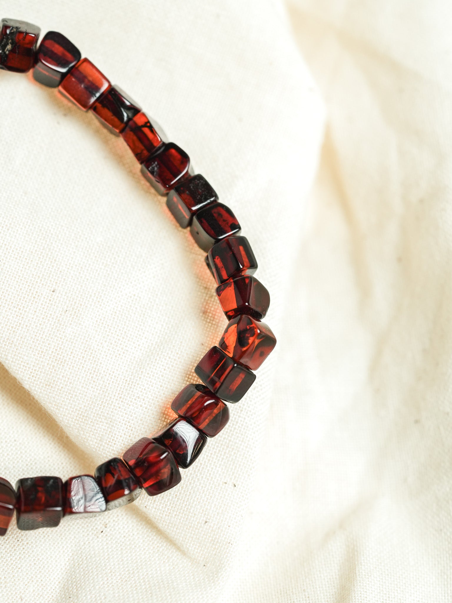 Bracelet en Ambre Baltique naturel - Carré Cognac - Atelier Victor - Vintage Shop