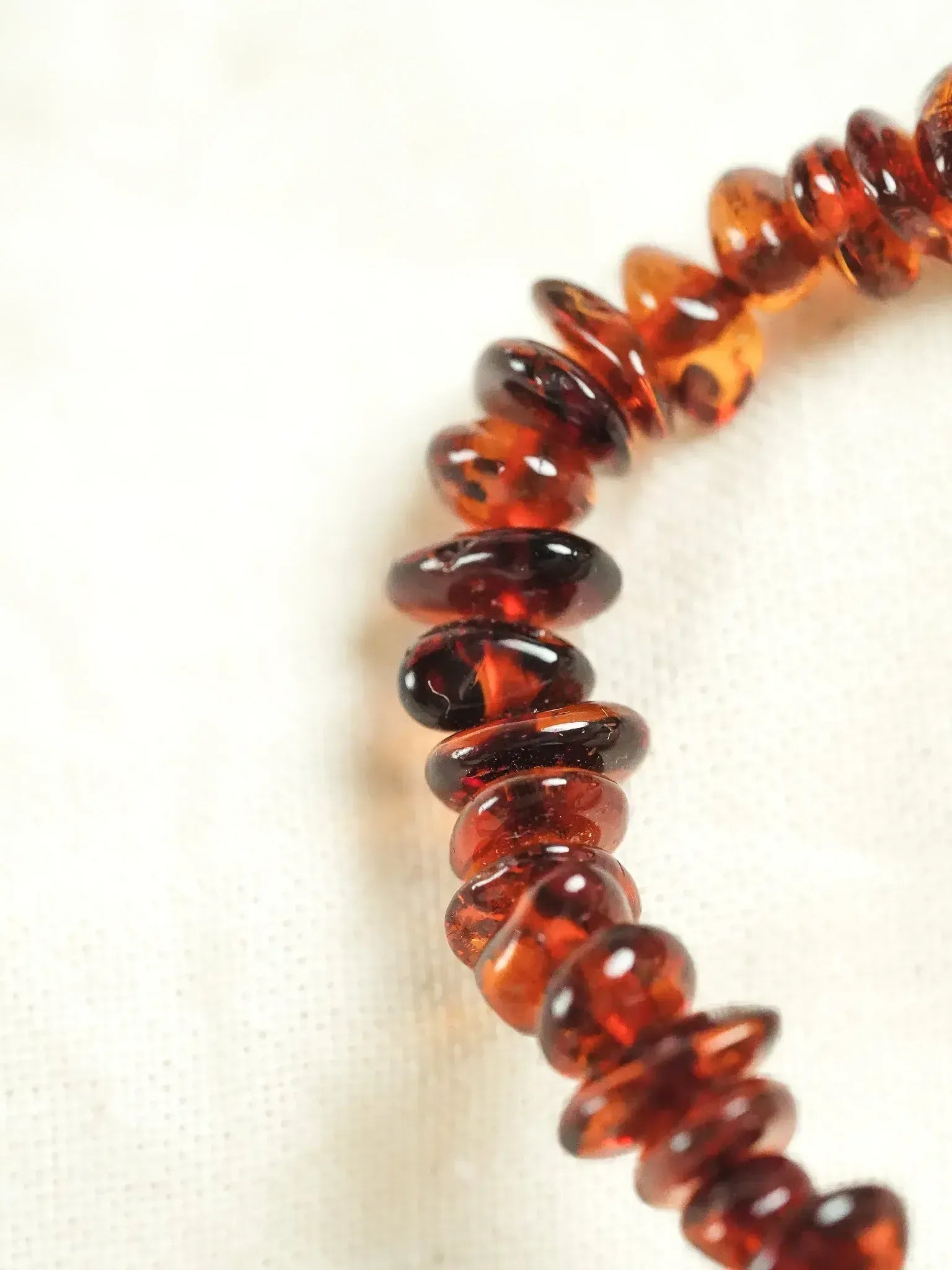 Bracelet en Ambre Baltique naturel - Plaques Fines Cognac - Atelier Victor