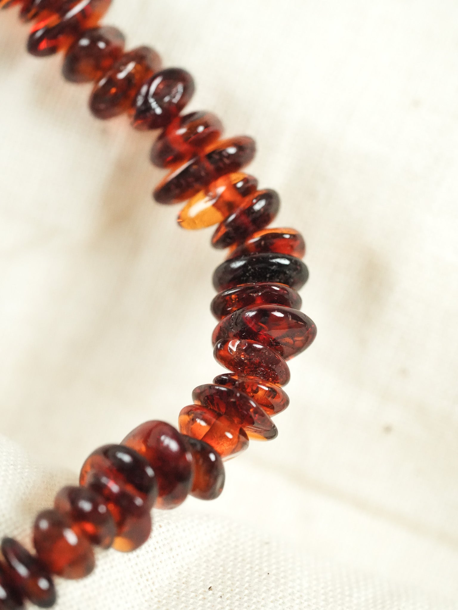 Bracelet en Ambre Baltique naturel - Plaques Fines Cognac - Atelier Victor - Vintage Shop