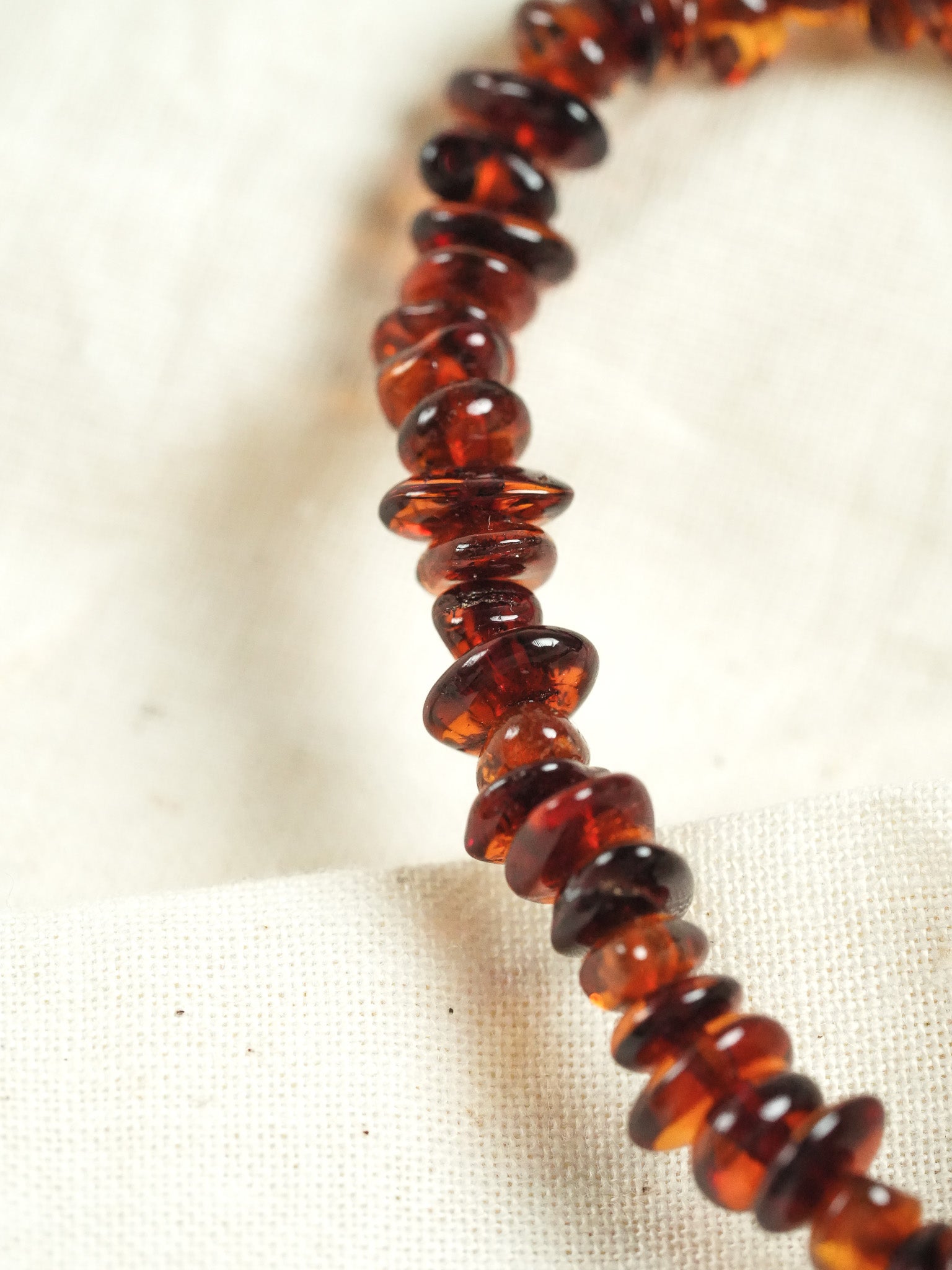 Bracelet en Ambre Baltique naturel - Plaques Fines Cognac - Atelier Victor - Vintage Shop