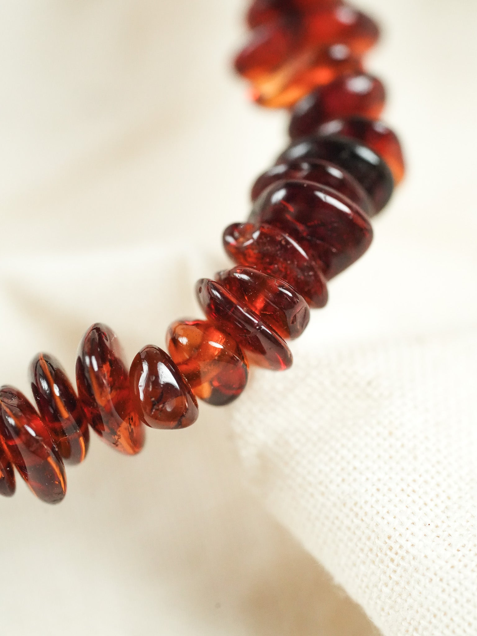 Bracelet en Ambre Baltique naturel - Plaques Fines Cognac - Atelier Victor - Vintage Shop