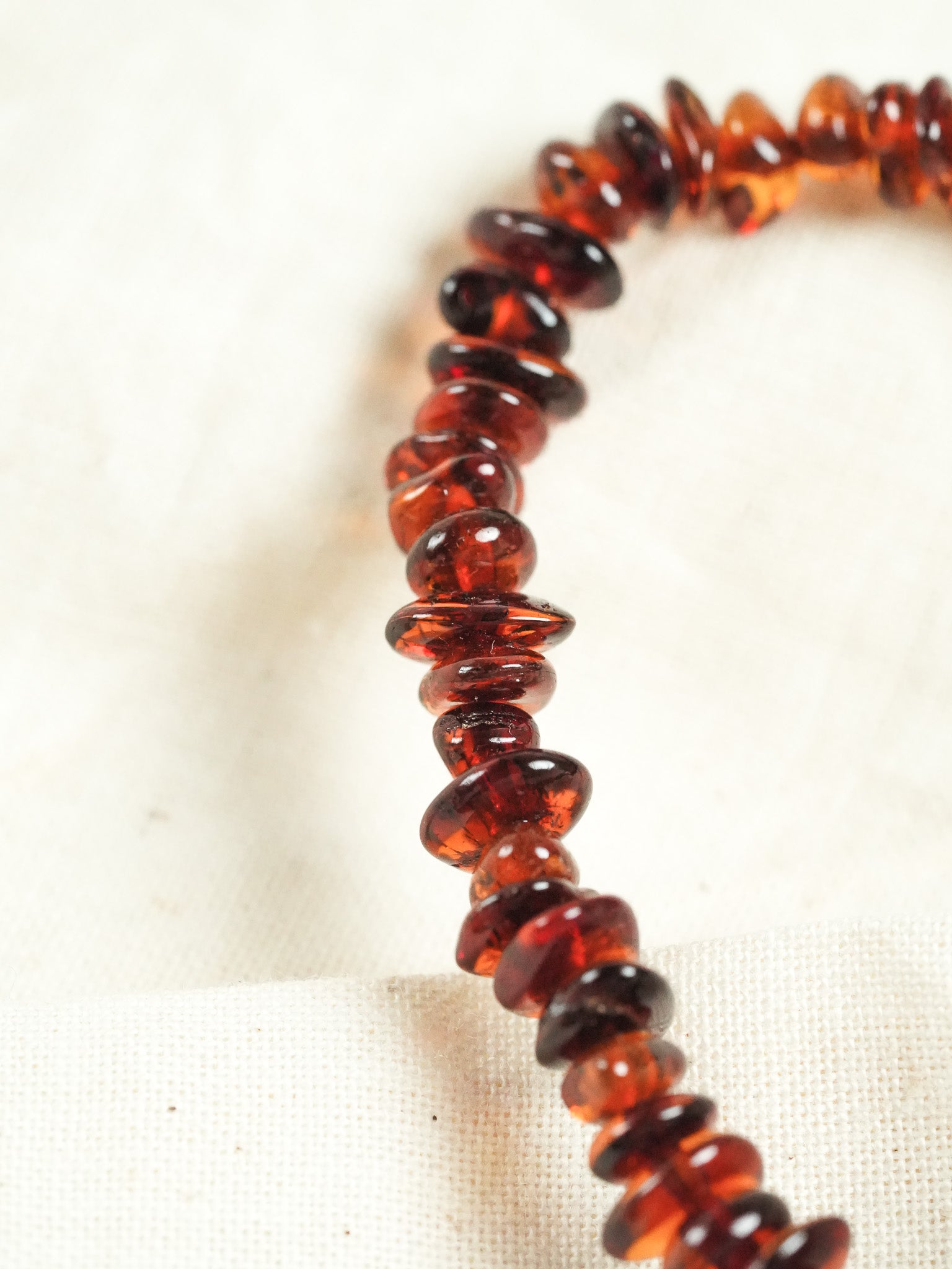 Bracelet en Ambre Baltique naturel - Plaques Fines Cognac - Atelier Victor - Vintage Shop