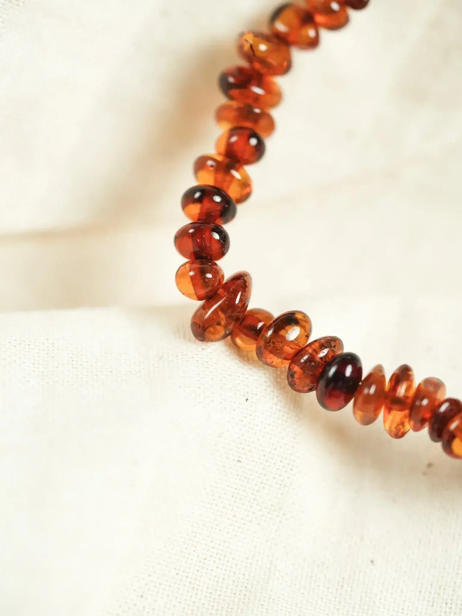 Bracelet en Ambre Baltique naturel - Plaques Orange Foncé - Atelier Victor