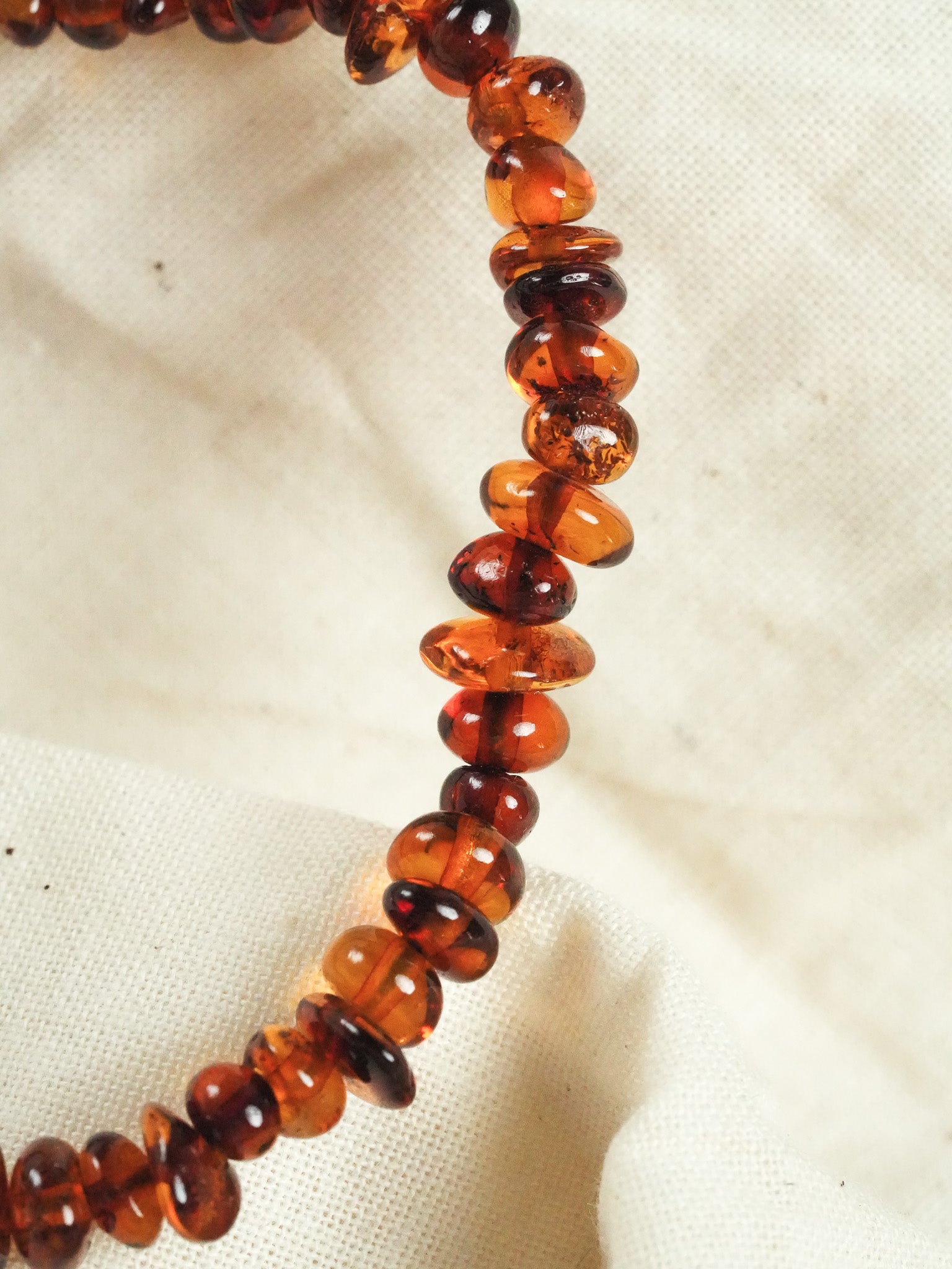 Bracelet en Ambre Baltique naturel - Plaques Orange Foncé - Atelier Victor - Vintage Shop