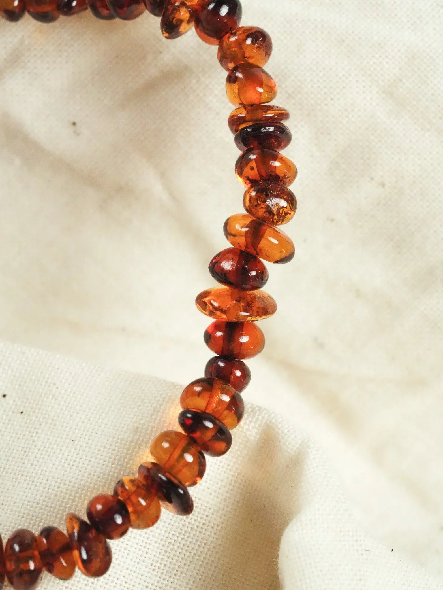 Bracelet en Ambre Baltique naturel - Plaques Orange Foncé - Atelier Victor - Vintage Shop