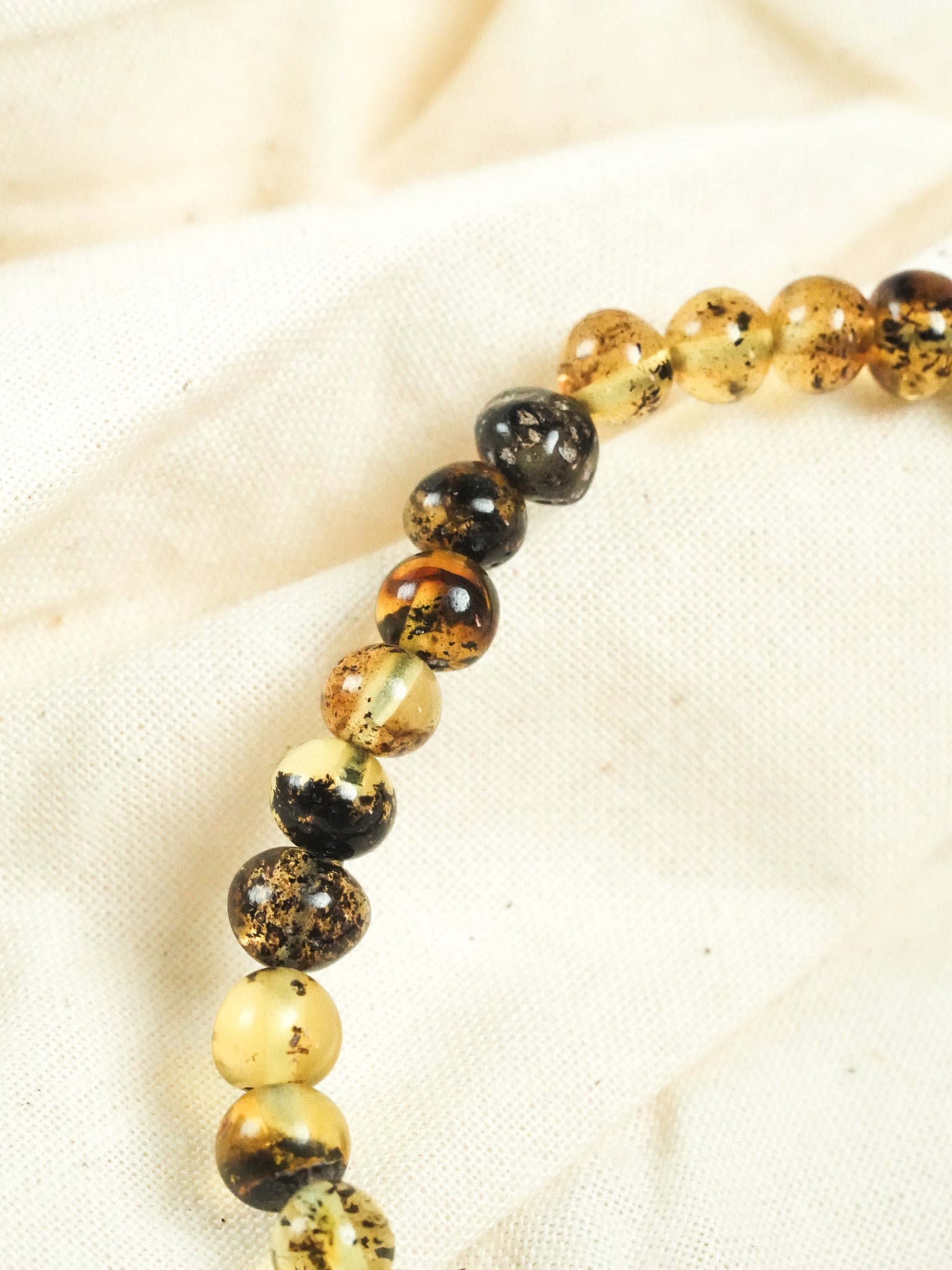 Bracelet en Ambre Baltique naturel - Rond Vert - Atelier Victor - Vintage Shop