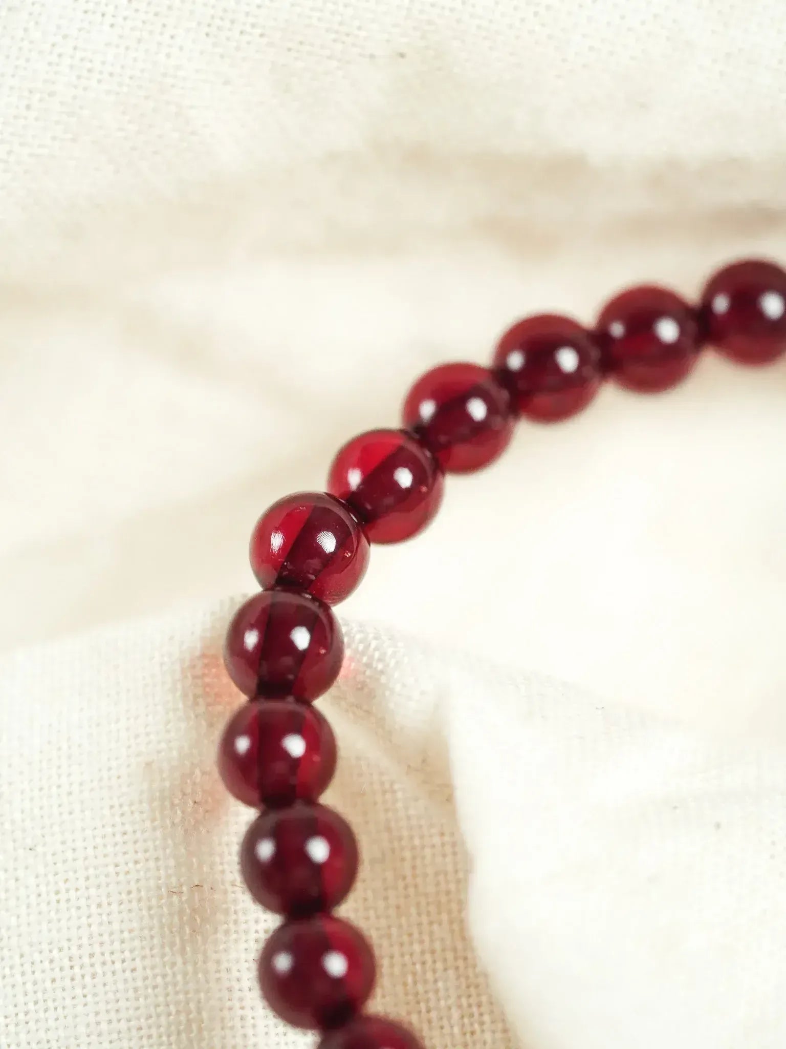 Bracelet en Ambre Baltique naturel - Rondes Fines Rouge - Atelier Victor