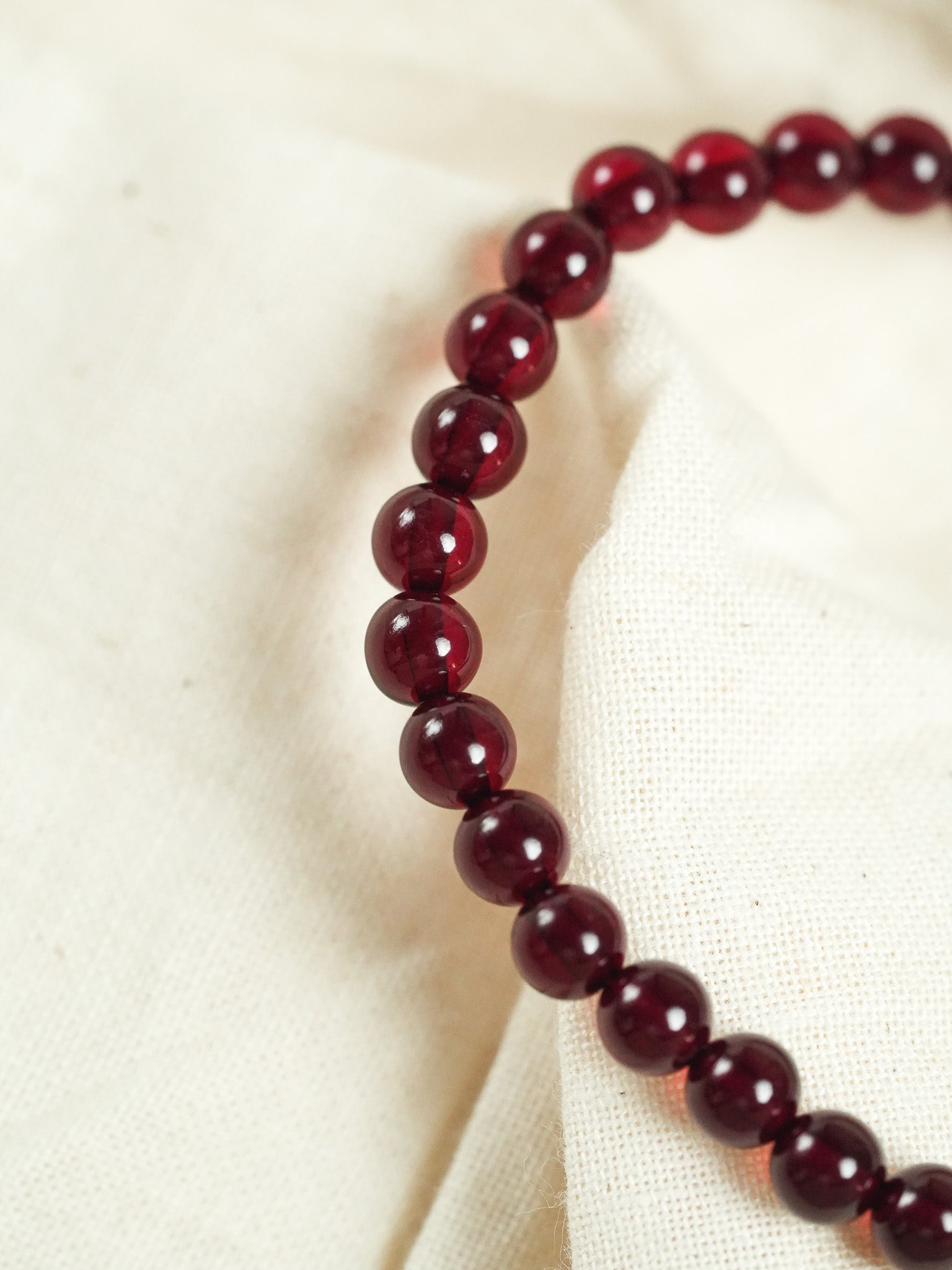 Bracelet en Ambre Baltique naturel - Rondes Fines Rouge - Atelier Victor - Vintage Shop