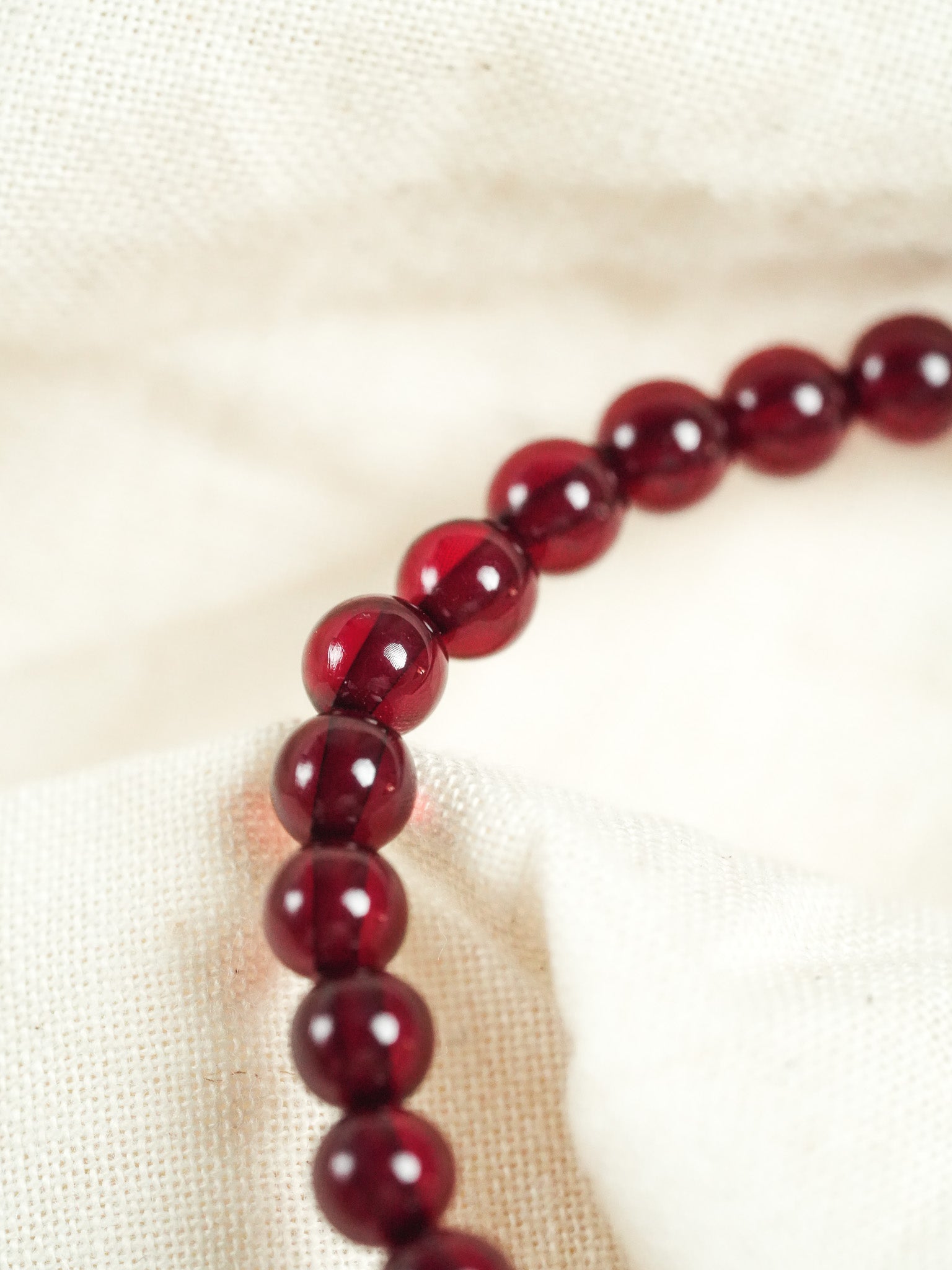 Bracelet en Ambre Baltique naturel - Rondes Fines Rouge - Atelier Victor - Vintage Shop
