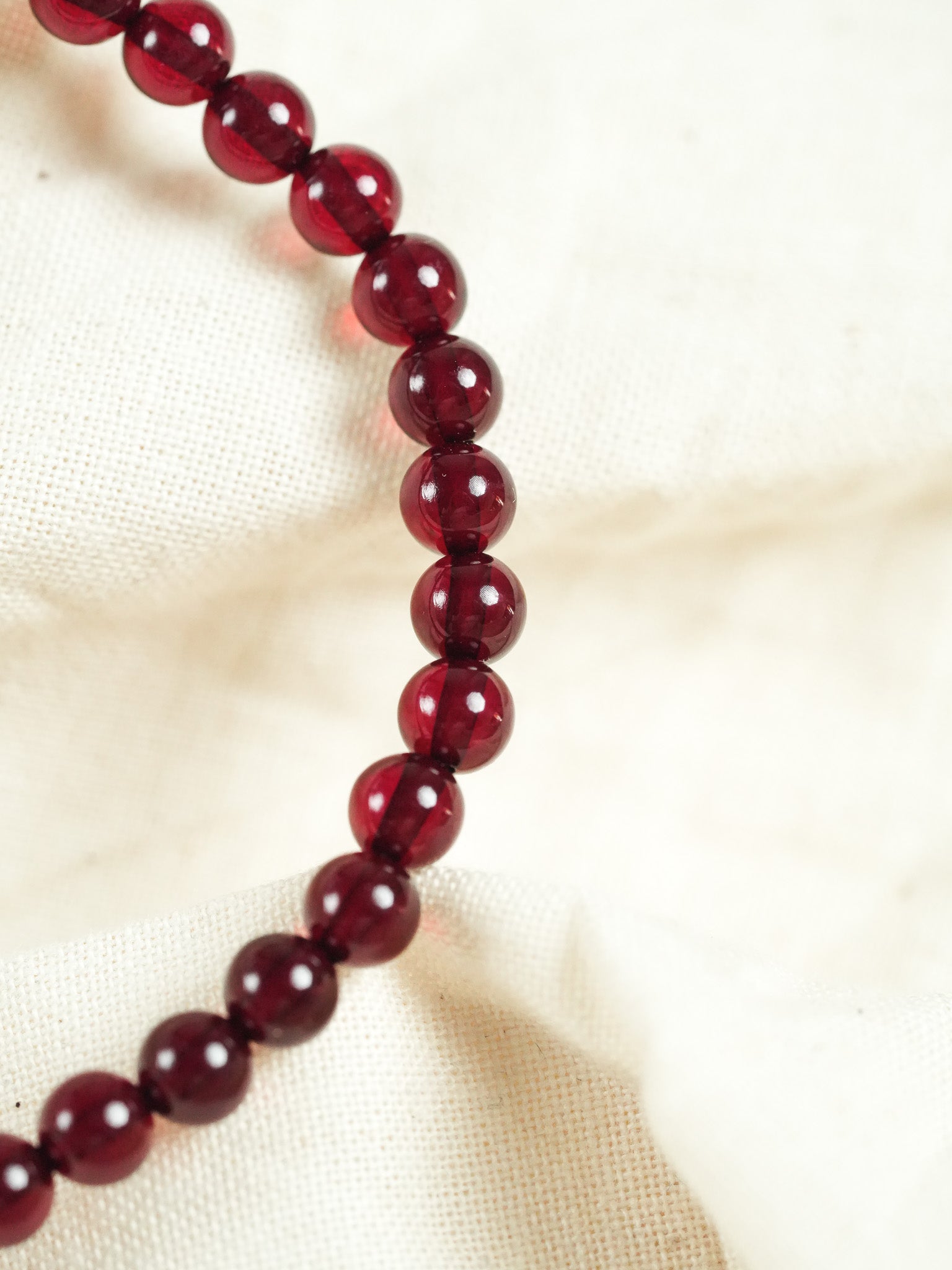 Bracelet en Ambre Baltique naturel - Rondes Fines Rouge - Atelier Victor - Vintage Shop