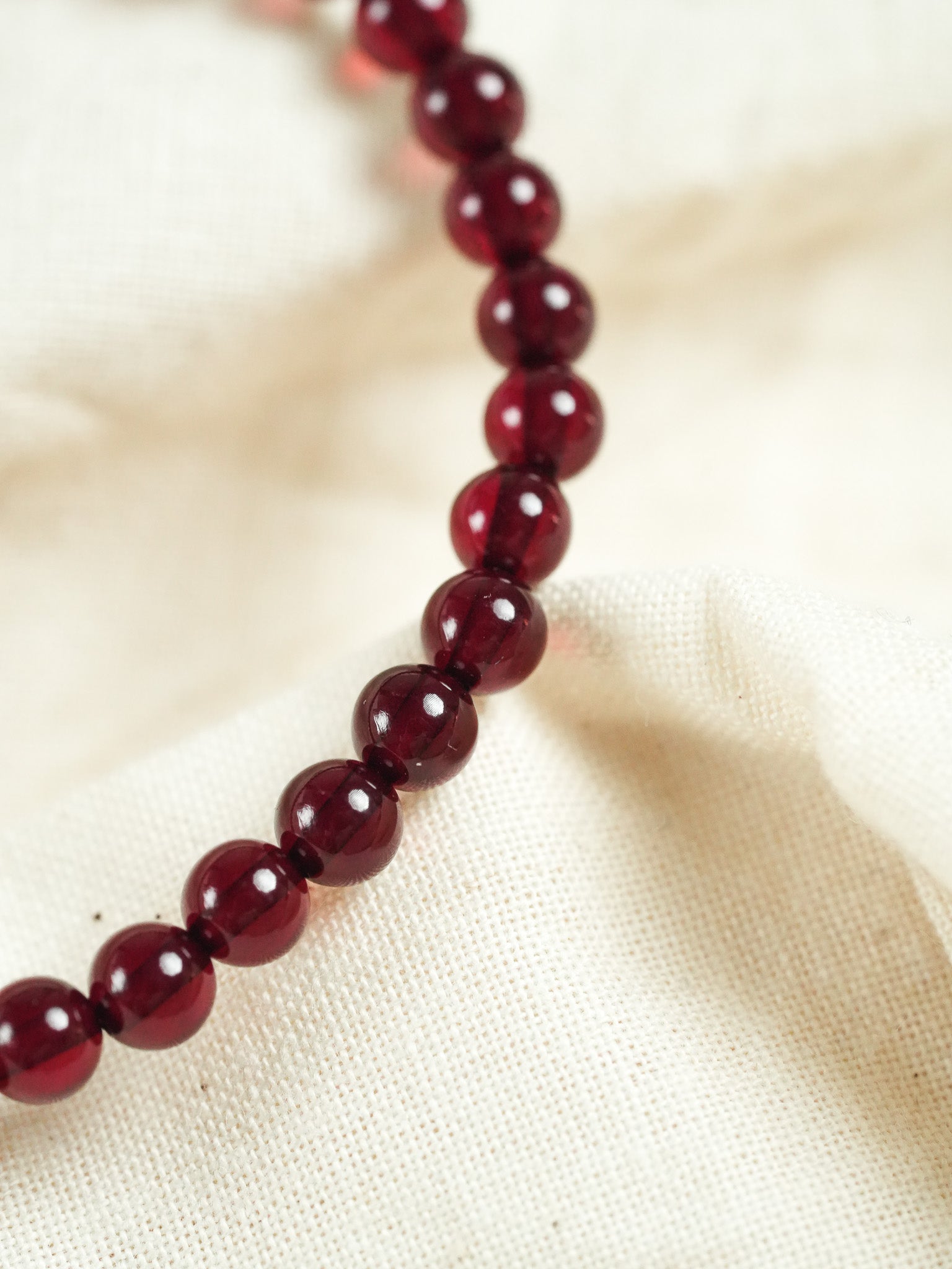 Bracelet en Ambre Baltique naturel - Rondes Fines Rouge - Atelier Victor - Vintage Shop
