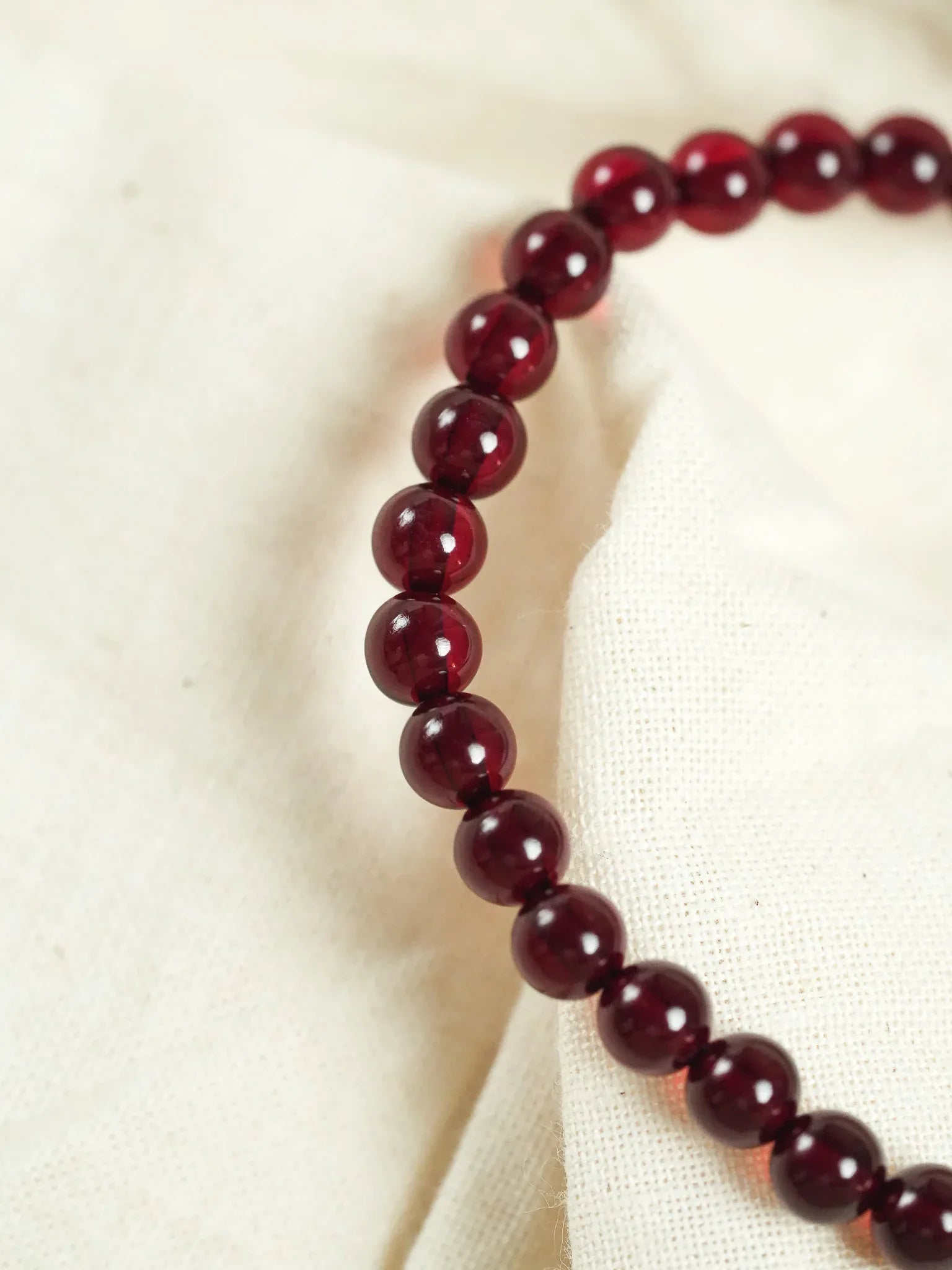 Bracelet en Ambre Baltique naturel - Rondes Fines Rouge - Atelier Victor - Vintage Shop