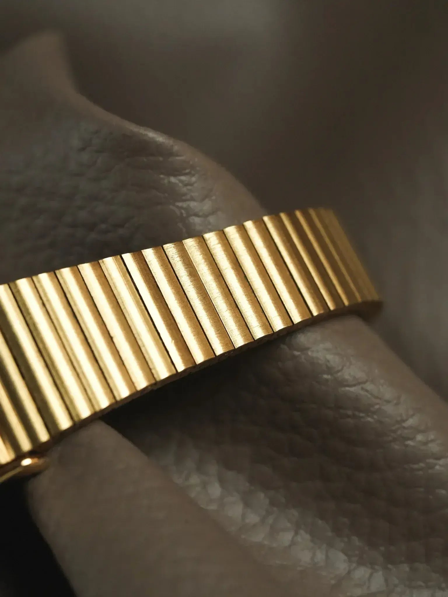 Breil - Or intégrale lunette vissée cadran noir - Neuve de stock - 1990s - Atelier Victor