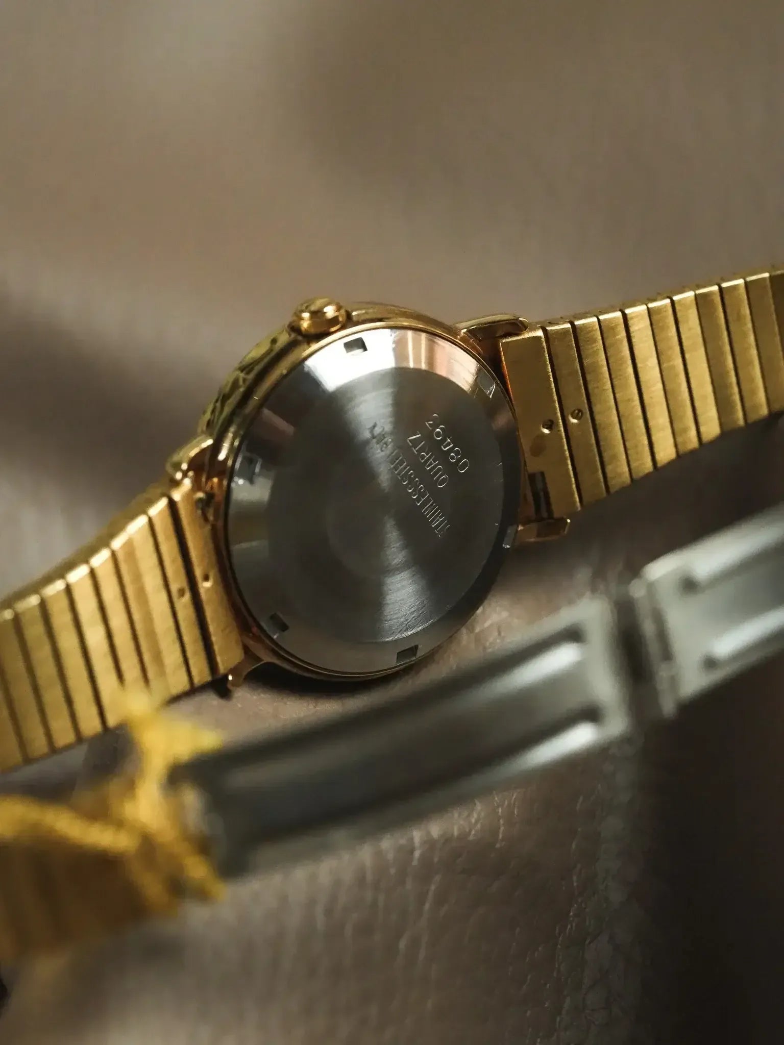 Breil - Or intégrale lunette vissée cadran noir - Neuve de stock - 1990s - Atelier Victor