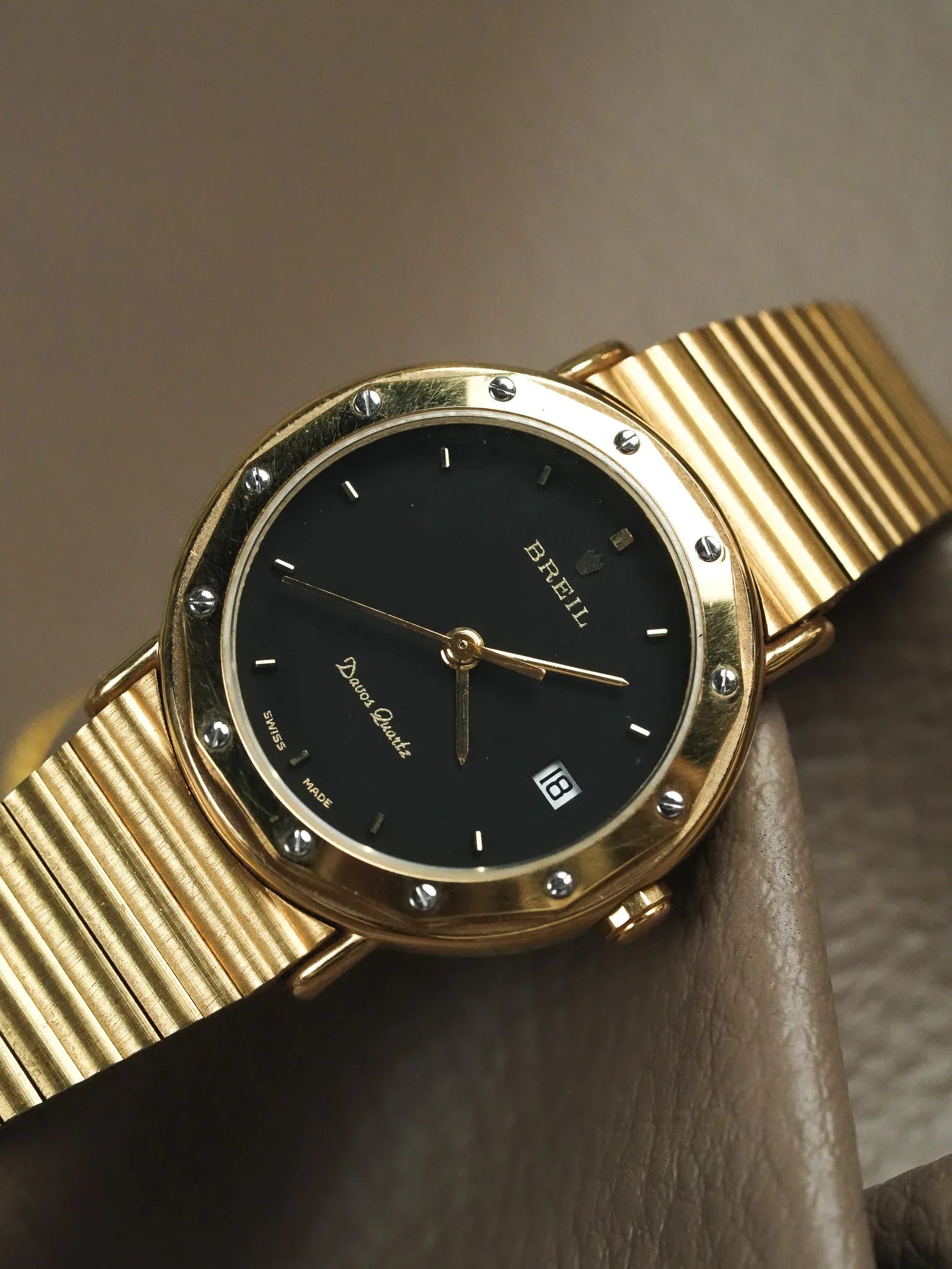 Breil - Or intégrale lunette vissée cadran noir - Neuve de stock - 1990s - Atelier Victor - Vintage Shop