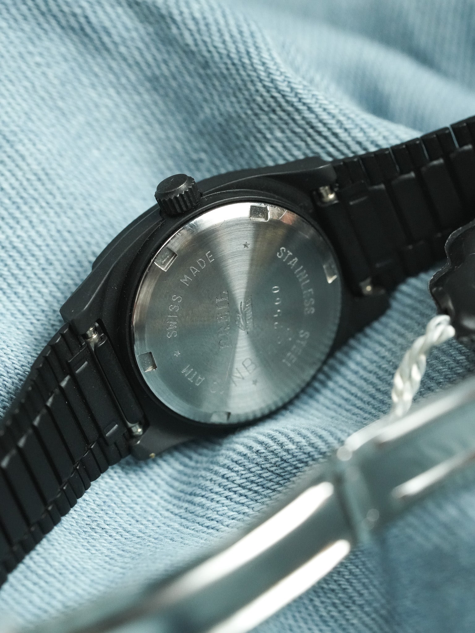 Breil - Tonneau Acier Noir Trotteuse Orange - NOS - 1980s - Atelier Victor - Vintage Shop