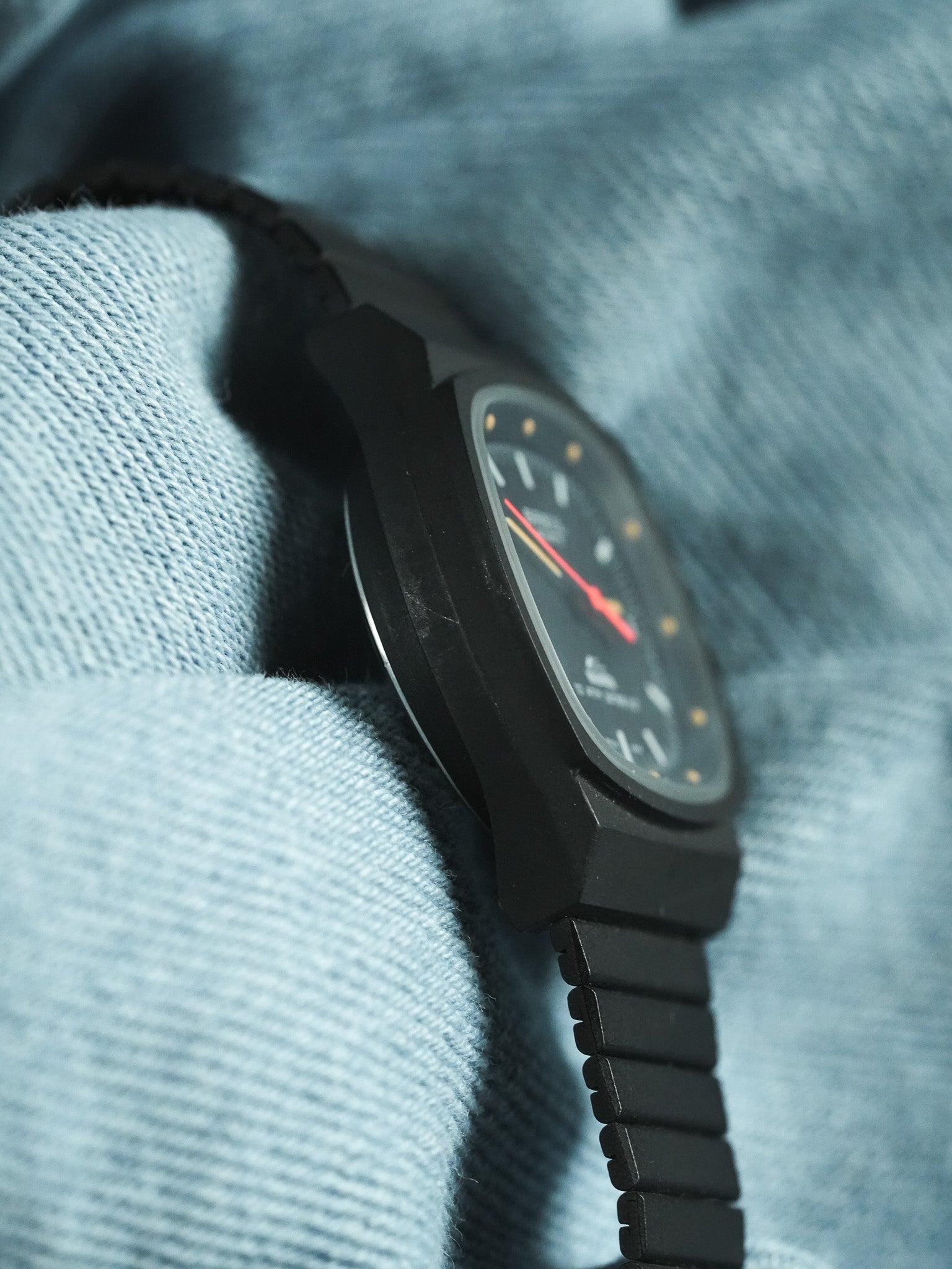 Breil - Tonneau Acier Noir Trotteuse Orange - NOS - 1980s - Atelier Victor - Vintage Shop