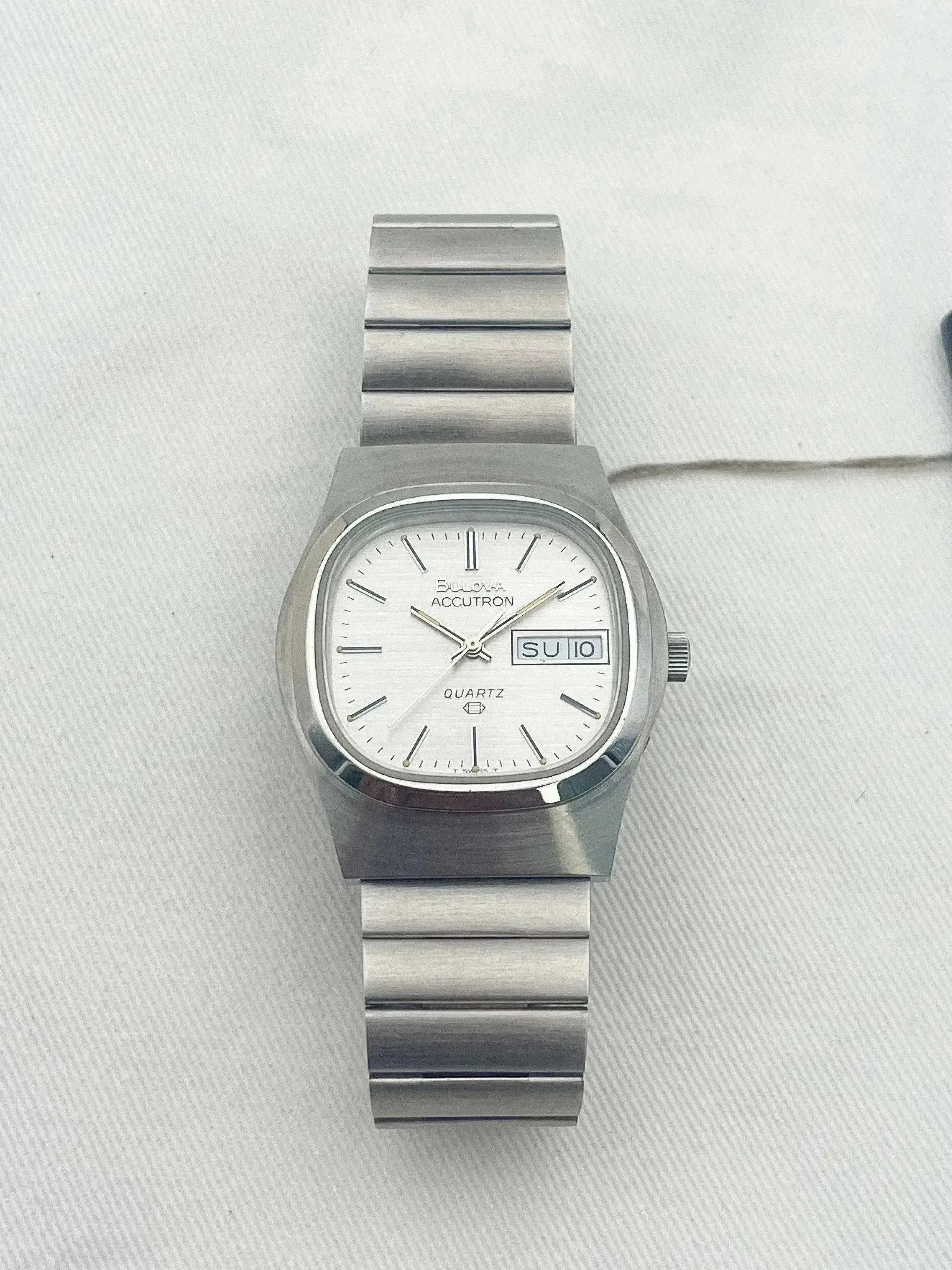 Bulova - Accutron Grey Dial NOS - 1980s - Atelier Victor