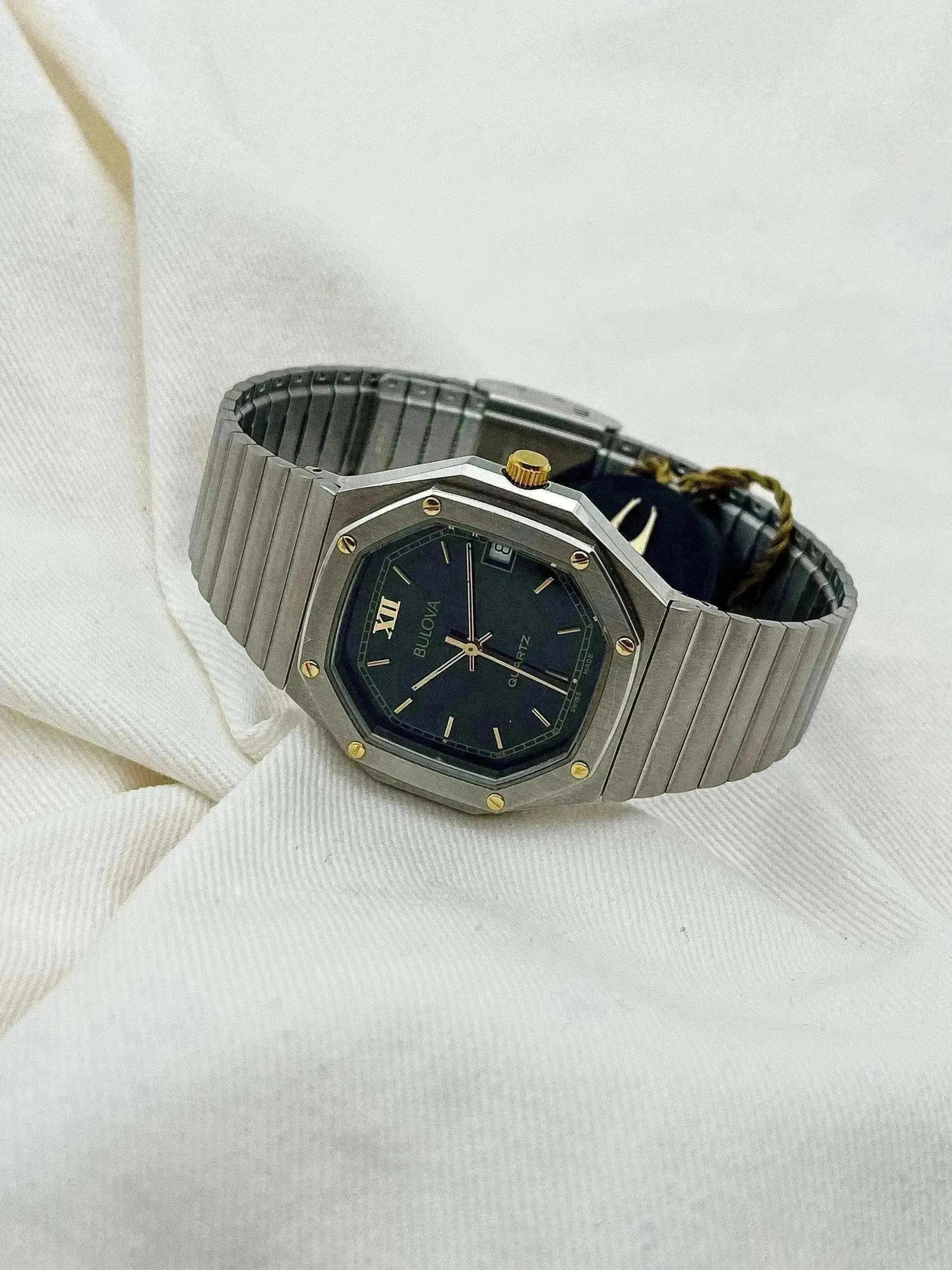 Bulova - Black Dial Royal NOS - 1980s - Atelier Victor