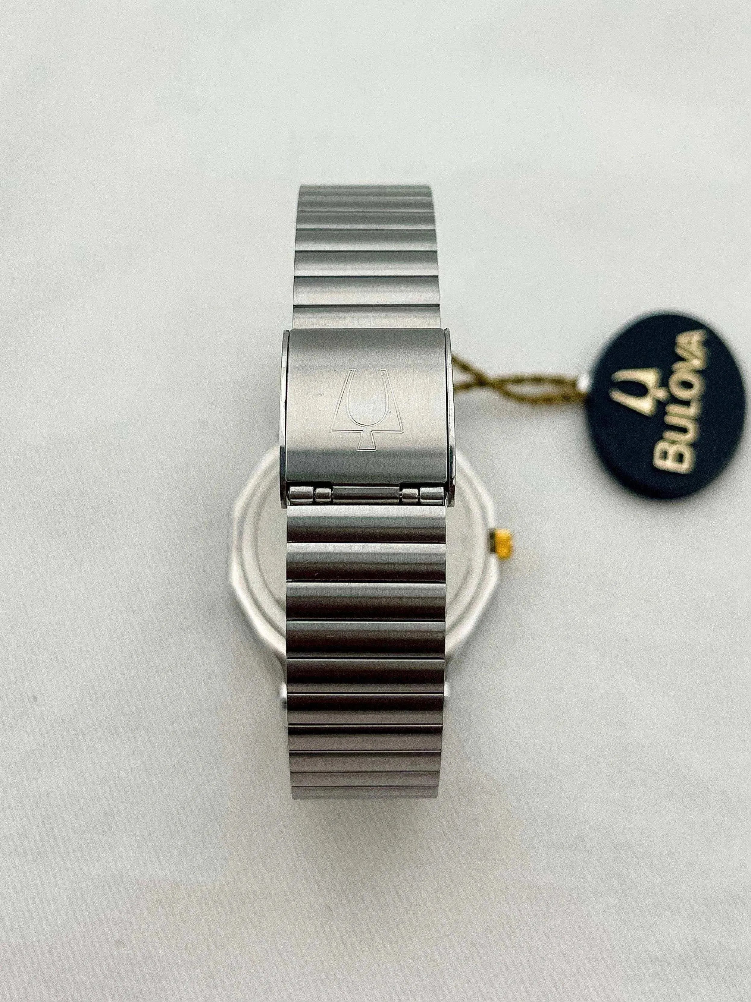 Bulova - Black Dial Royal NOS - 1980s - Atelier Victor Paris - Vintage Watch Shop Dubai