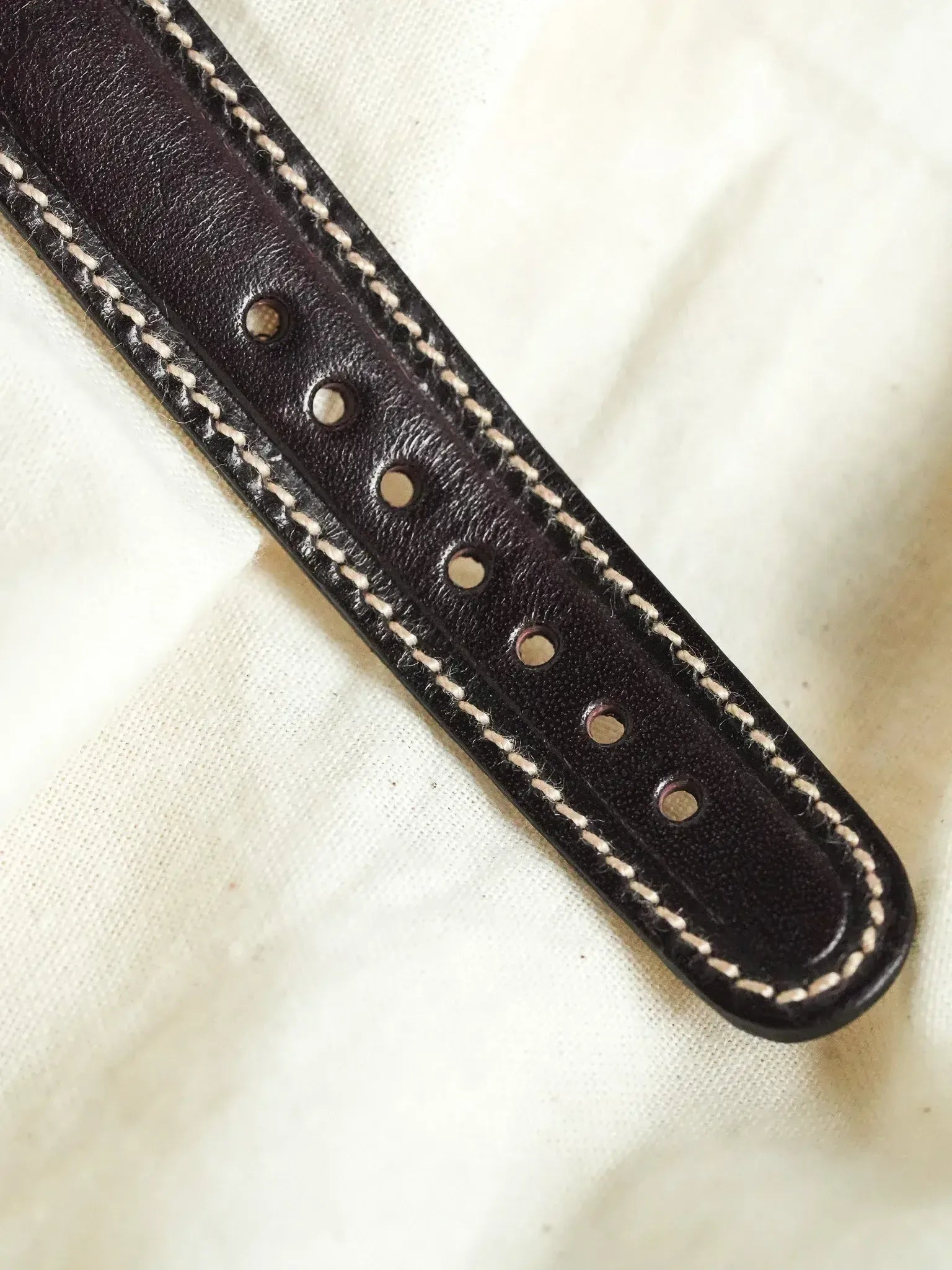 Bulova - Boitier Guilloché doré cadran blanc romain - 1990s - Atelier Victor