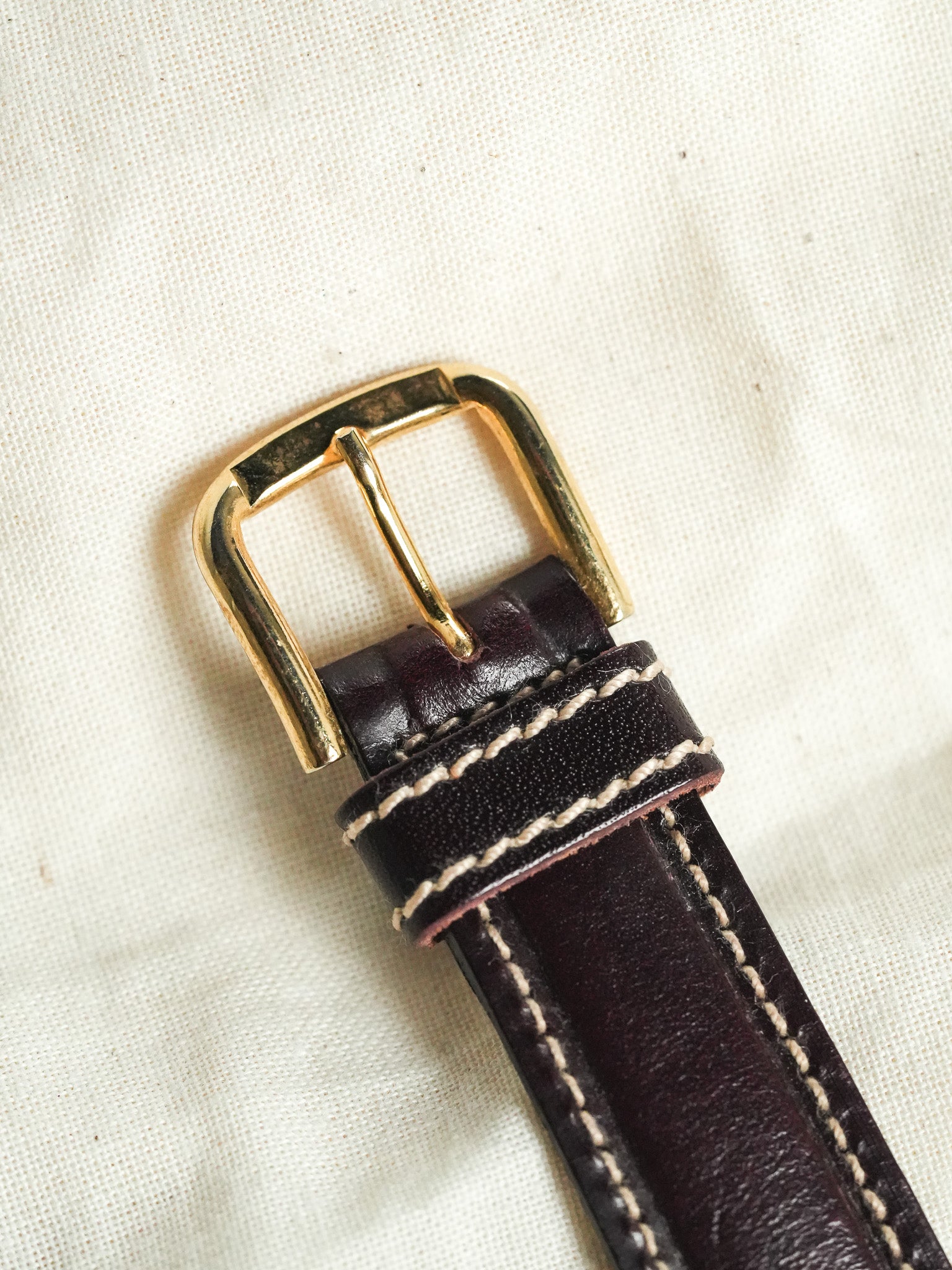 Bulova - Boitier Guilloché doré cadran blanc romain - 1990s - Atelier Victor - Vintage Shop