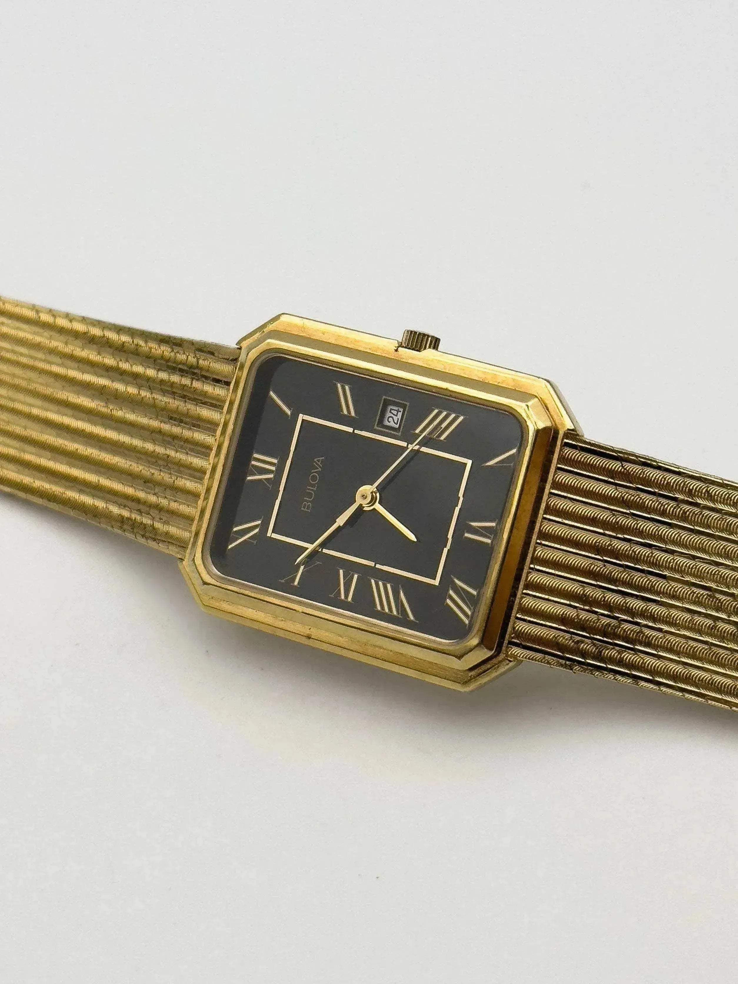 Bulova - Gold Bracelet / Black dial - 1994 - Atelier Victor