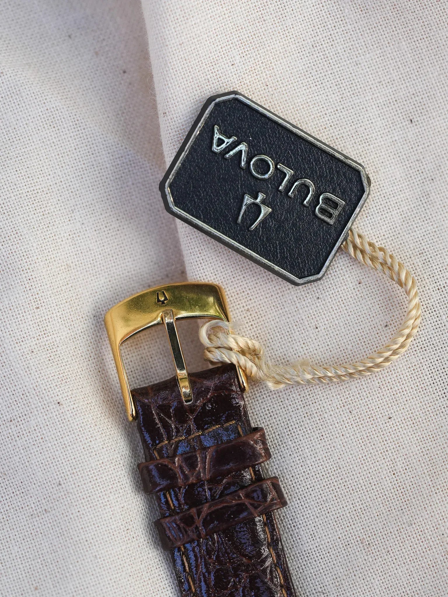 Bulova - Tour du Monde Date Or - boîte & papier - 1990s - Atelier Victor