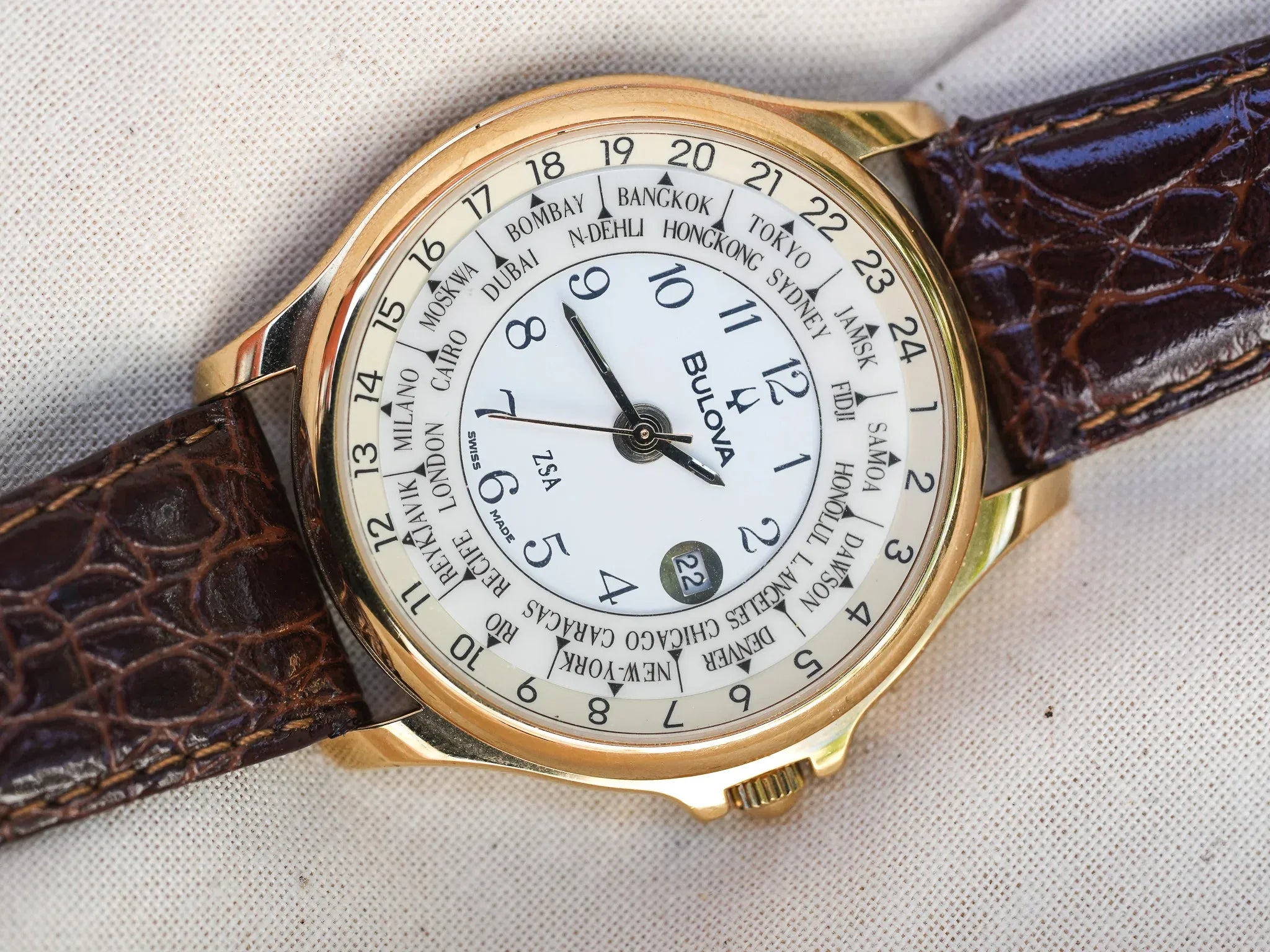 Bulova - Tour du Monde Date Or - boîte & papier - 1990s - Atelier Victor - Vintage Shop