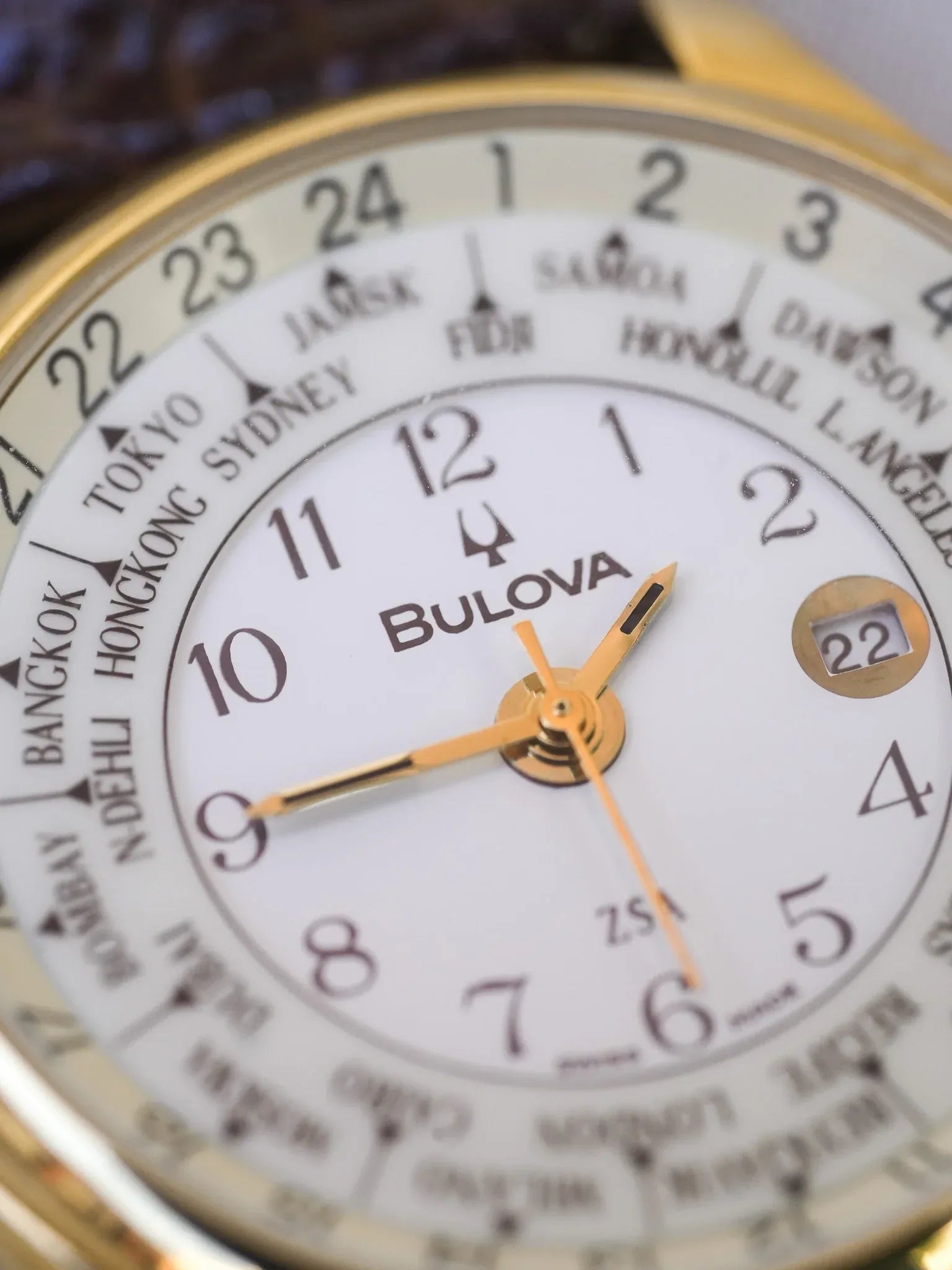 Bulova - Tour du Monde Date Or - boîte & papier - 1990s - Atelier Victor - Vintage Shop