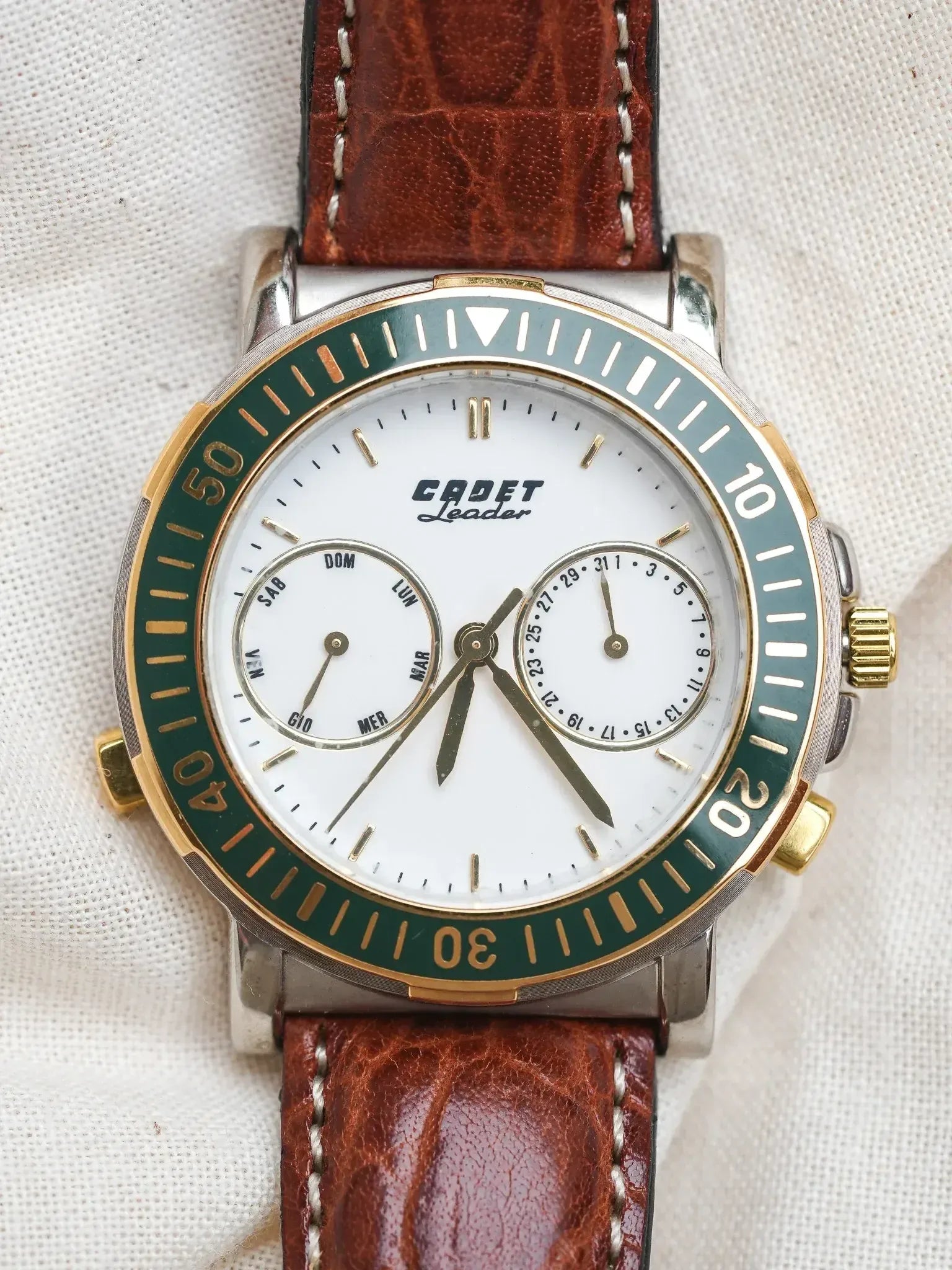 Cadet - Leader Calendrier Acier Or Lunette Verte - NOS - 1980s - Atelier Victor