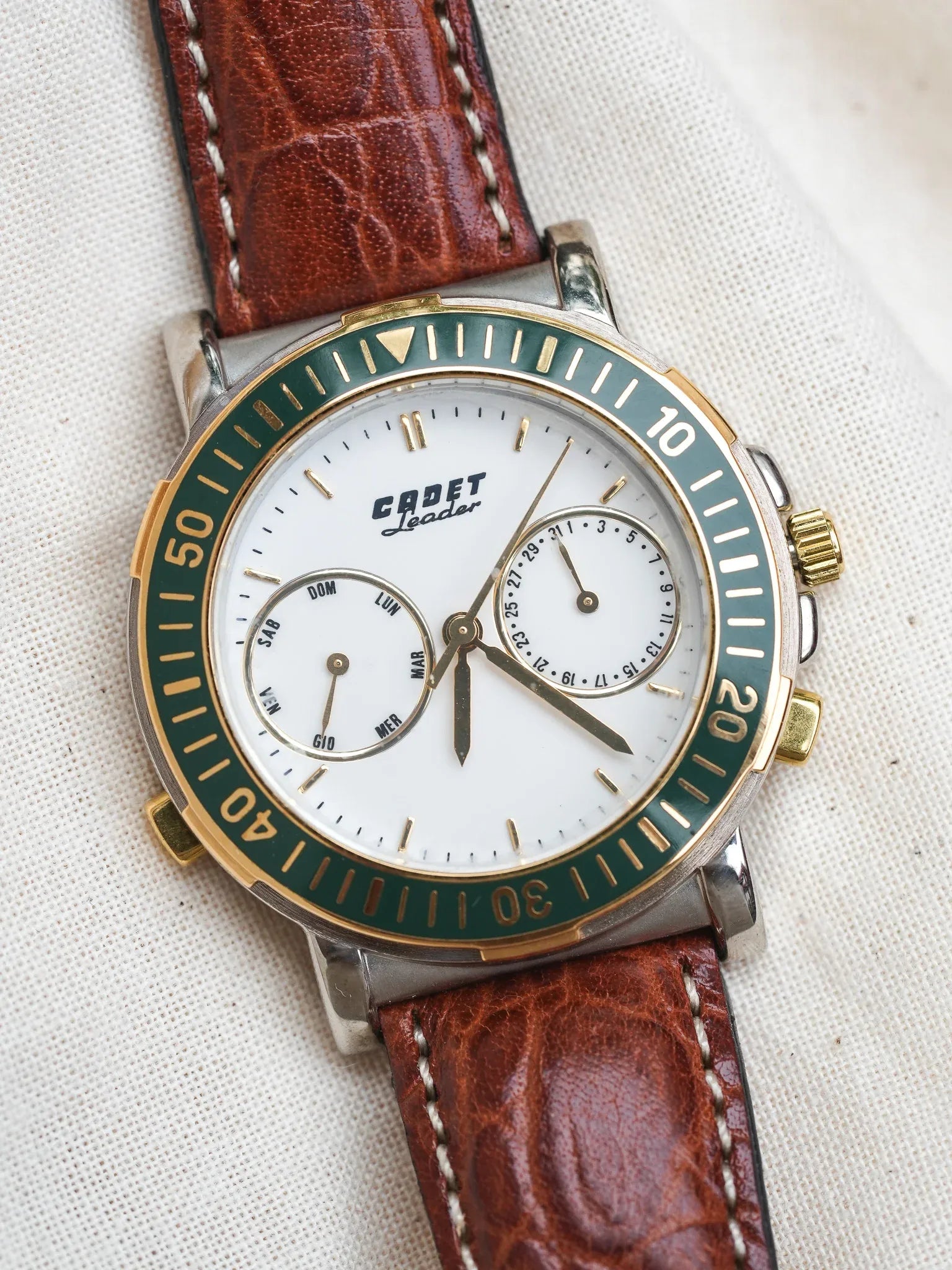 Cadet - Leader Calendrier Acier Or Lunette Verte - NOS - 1980s - Atelier Victor