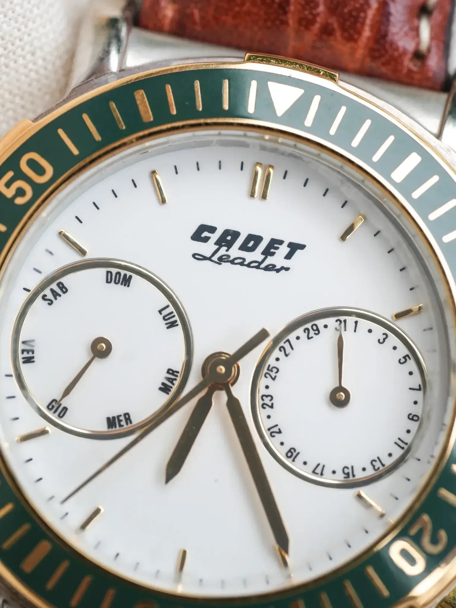 Cadet - Leader Calendrier Acier Or Lunette Verte - NOS - 1980s - Atelier Victor