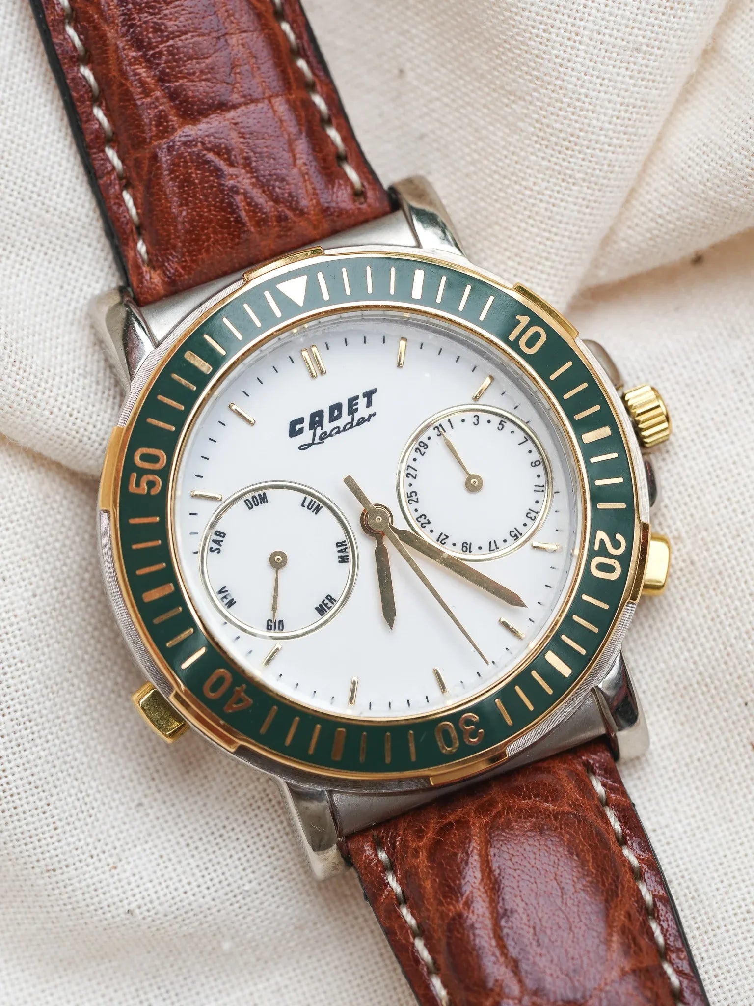 Cadet - Leader Calendrier Acier Or Lunette Verte - NOS - 1980s - Atelier Victor