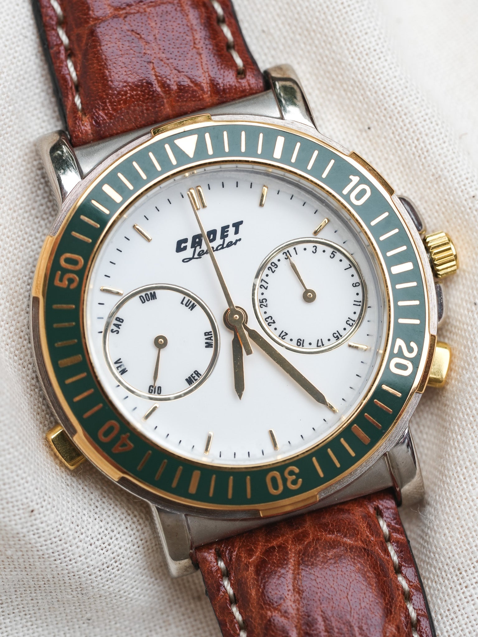 Cadet - Leader Calendrier Acier Or Lunette Verte - NOS - 1980s - Atelier Victor - Vintage Shop