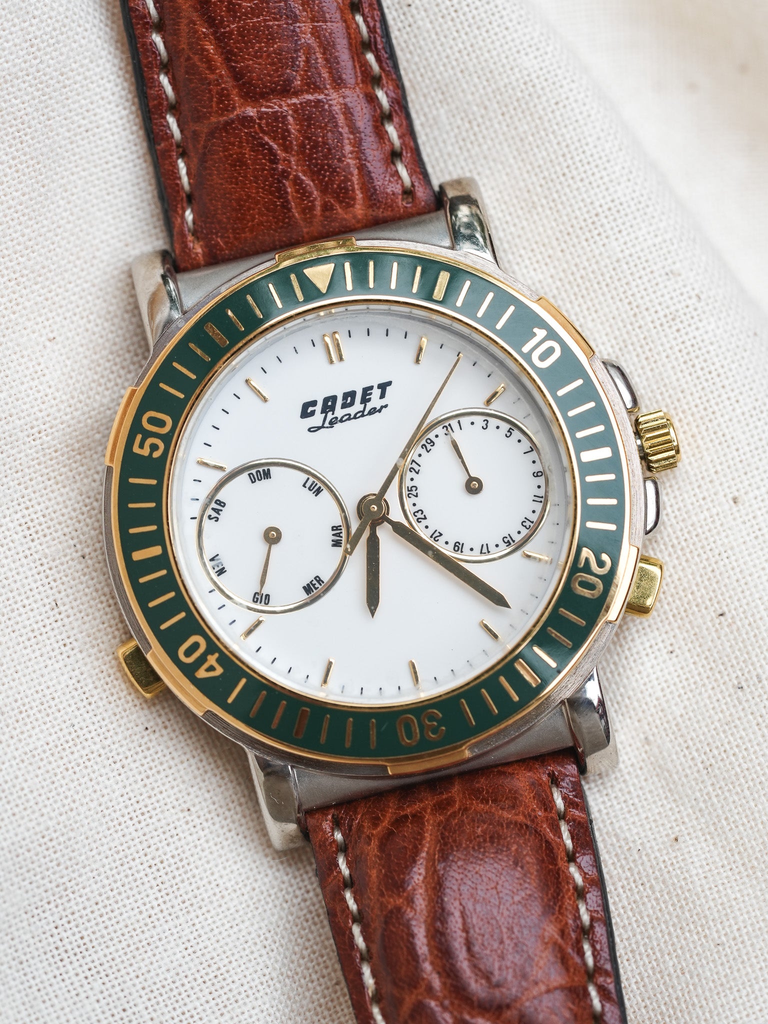 Cadet - Leader Calendrier Acier Or Lunette Verte - NOS - 1980s - Atelier Victor - Vintage Shop
